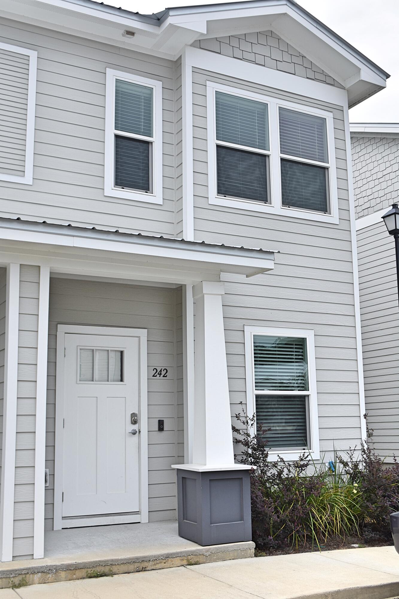 END UNIT! Well maintained 3 bedroom, 2.5 bath end unit in the Verandas of Freeport. Luxury Vinyl Plank flooring throughout. Living space encompasses the first floor in an open plan. Off the kitchen is a large screen porch to enjoy the outdoor living. The kitchen features an Island sink, Stainless steel appliances, and quartz counter tops. All three bedrooms are located on the second floor along with two bathrooms. Washer/Dryer included. This is an end unit with windows along exterior wall to provide natural light. Interior units do not have this feature! Unfurnished unit Centrally located in Freeport and nearby Freeport Schools. Easy travel to Eglin Air Force Base.