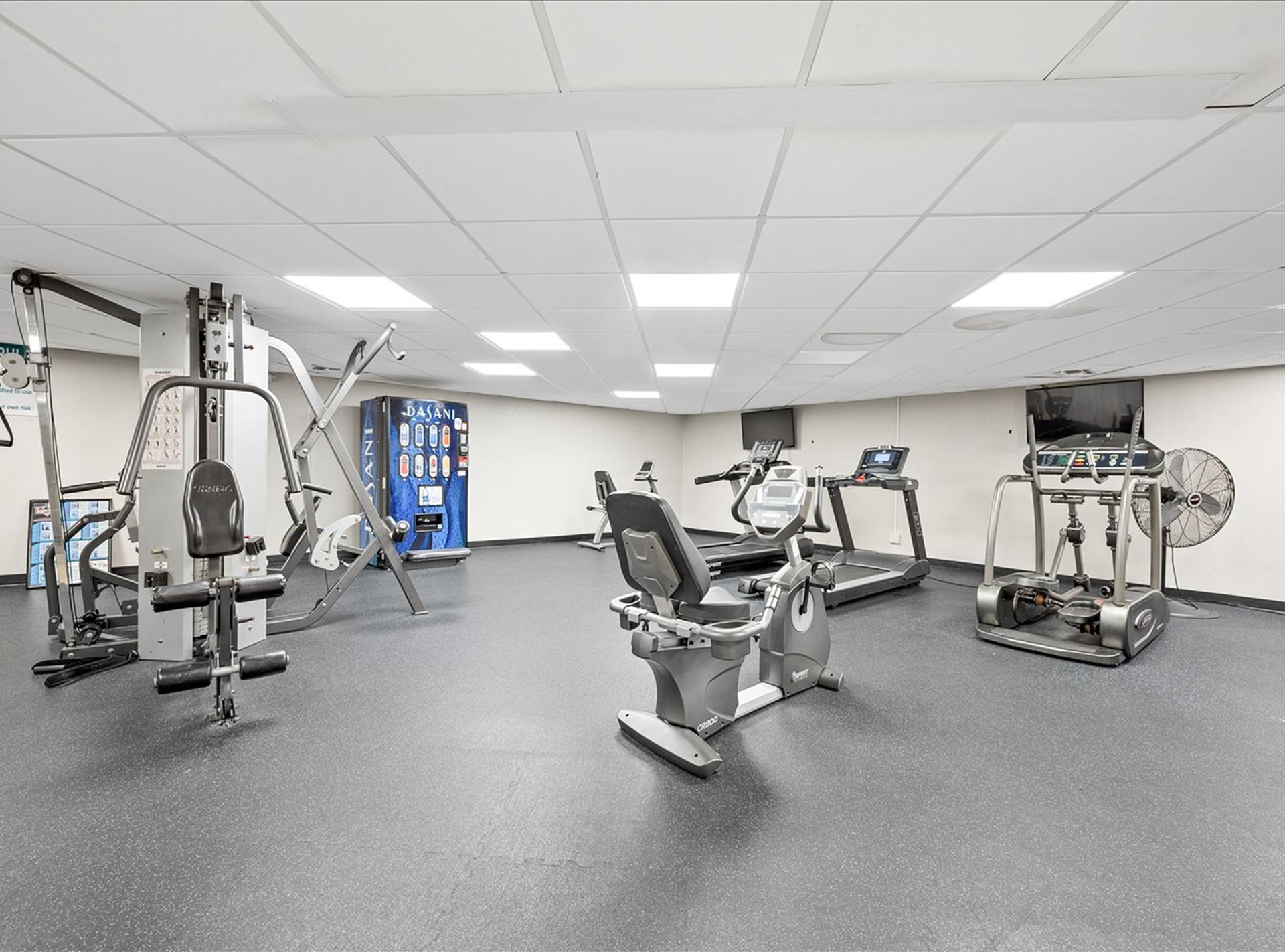 HOLIDAY SURF & RACQUET CLUB - Residential