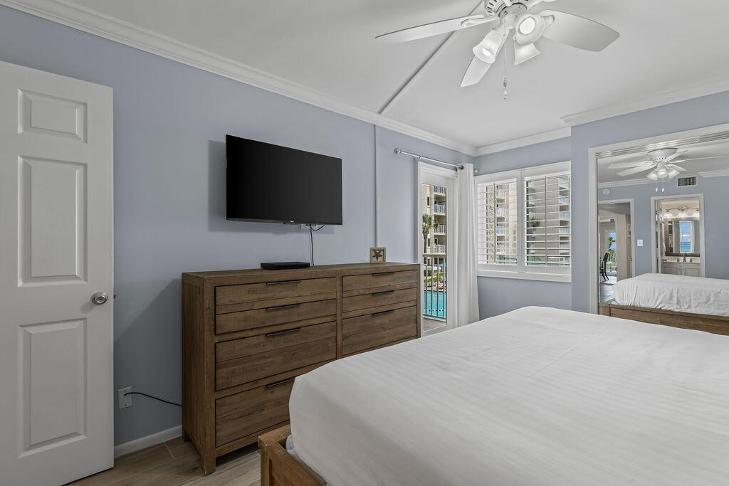 HOLIDAY SURF & RACQUET CLUB - Residential