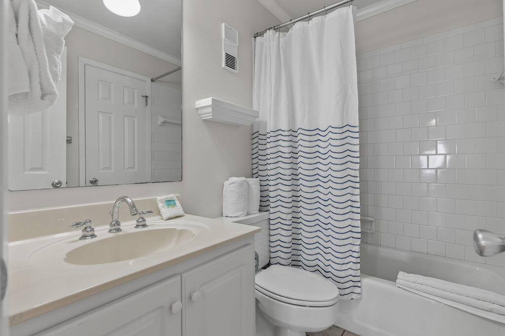 HOLIDAY SURF & RACQUET CLUB - Residential