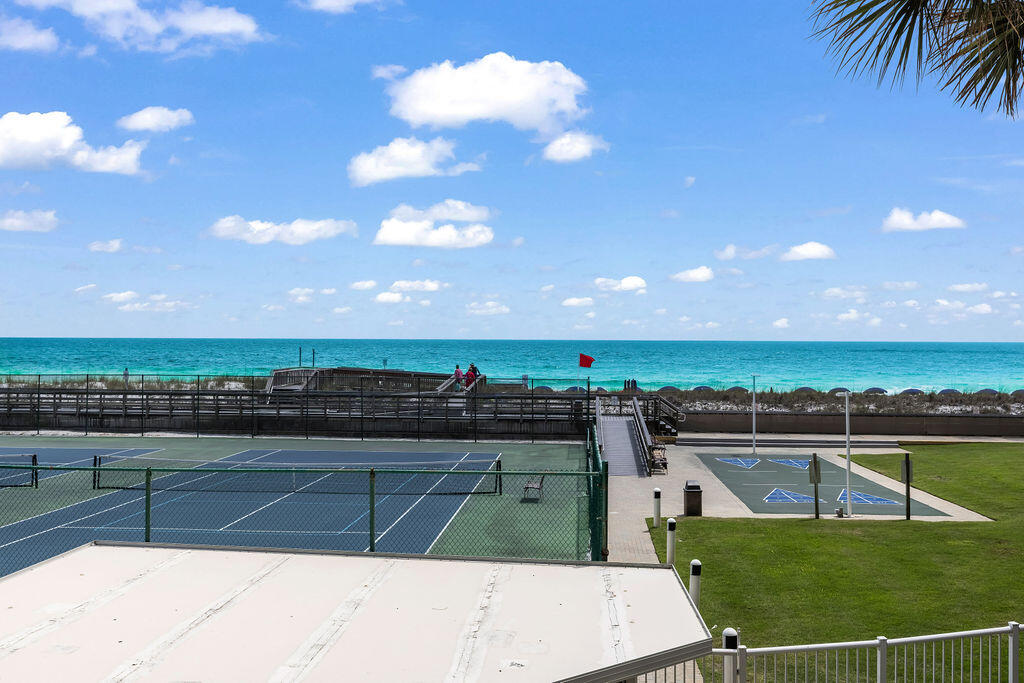 HOLIDAY SURF & RACQUET CLUB - Residential