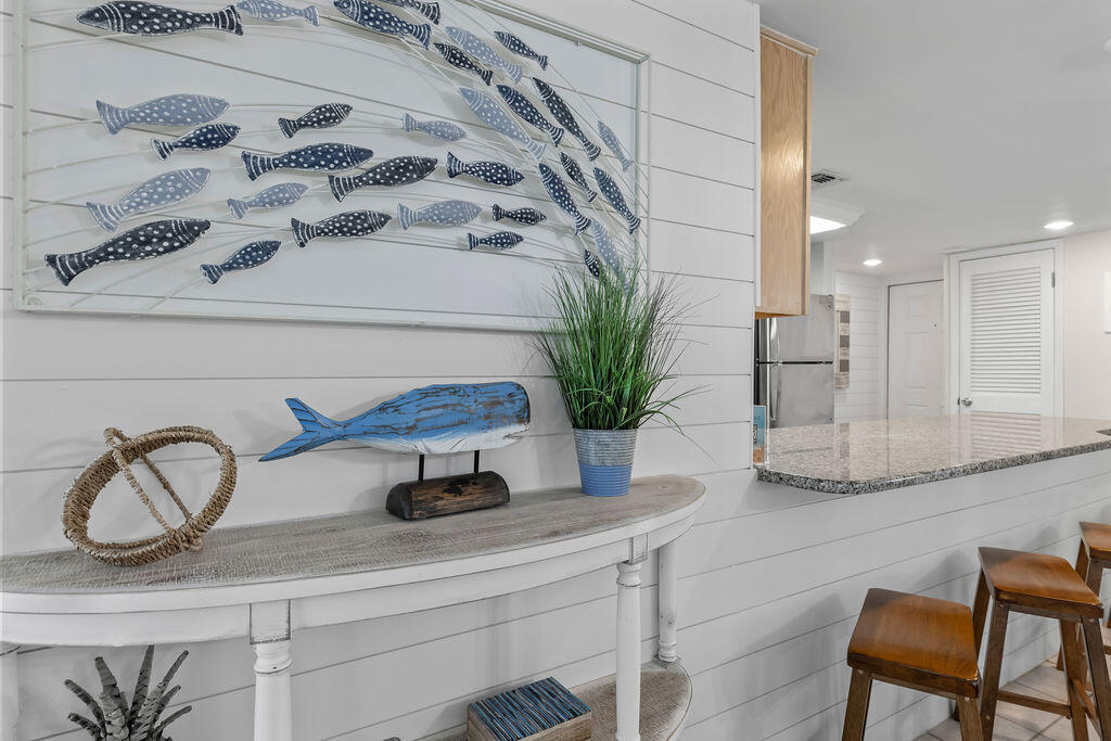 HOLIDAY SURF & RACQUET CLUB - Residential