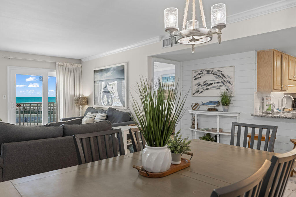 HOLIDAY SURF & RACQUET CLUB - Residential