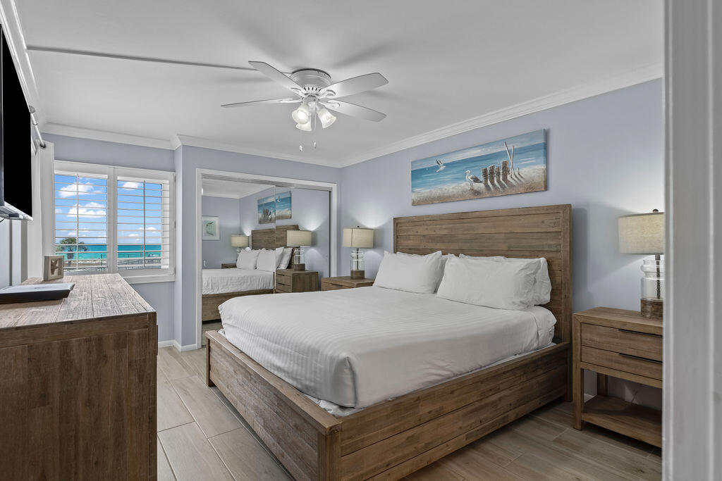 HOLIDAY SURF & RACQUET CLUB - Residential