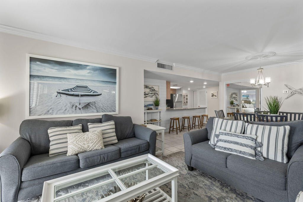 HOLIDAY SURF & RACQUET CLUB - Residential