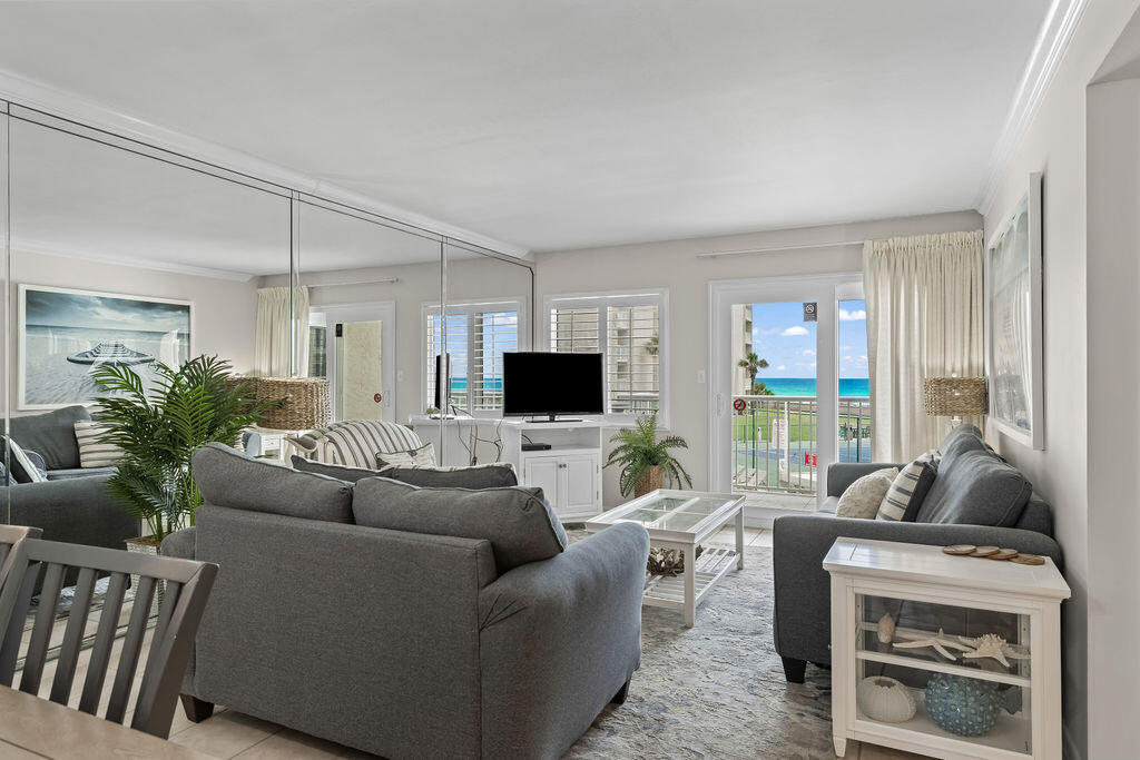HOLIDAY SURF & RACQUET CLUB - Residential