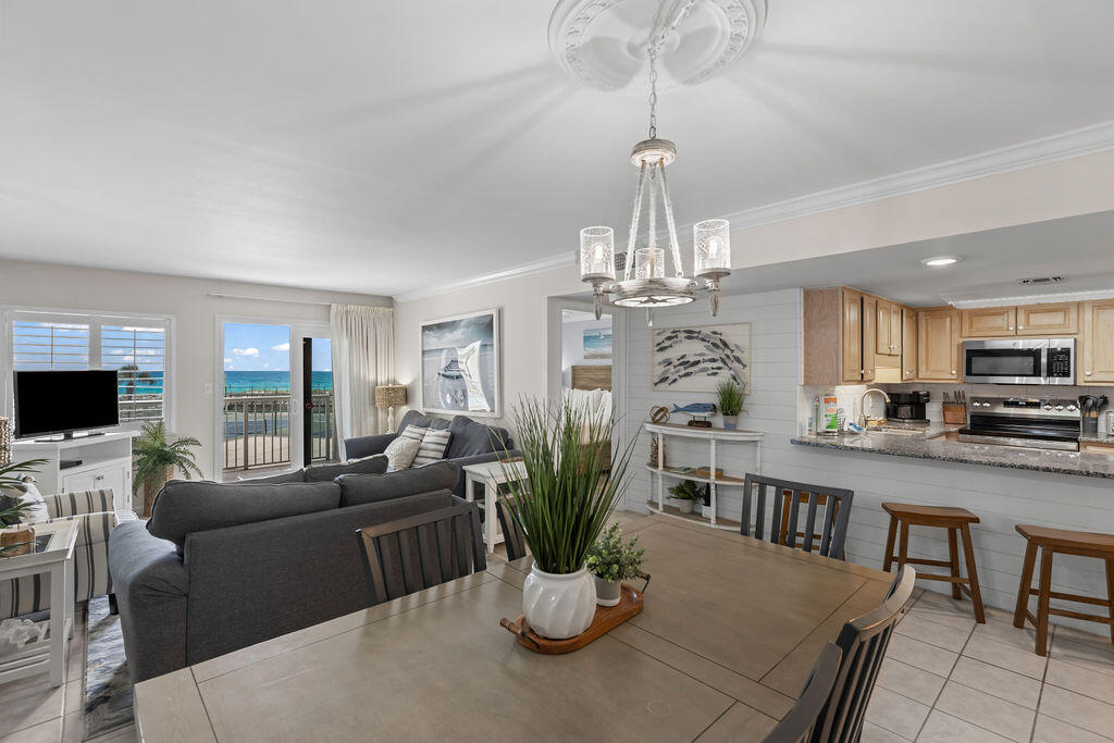 HOLIDAY SURF & RACQUET CLUB - Residential