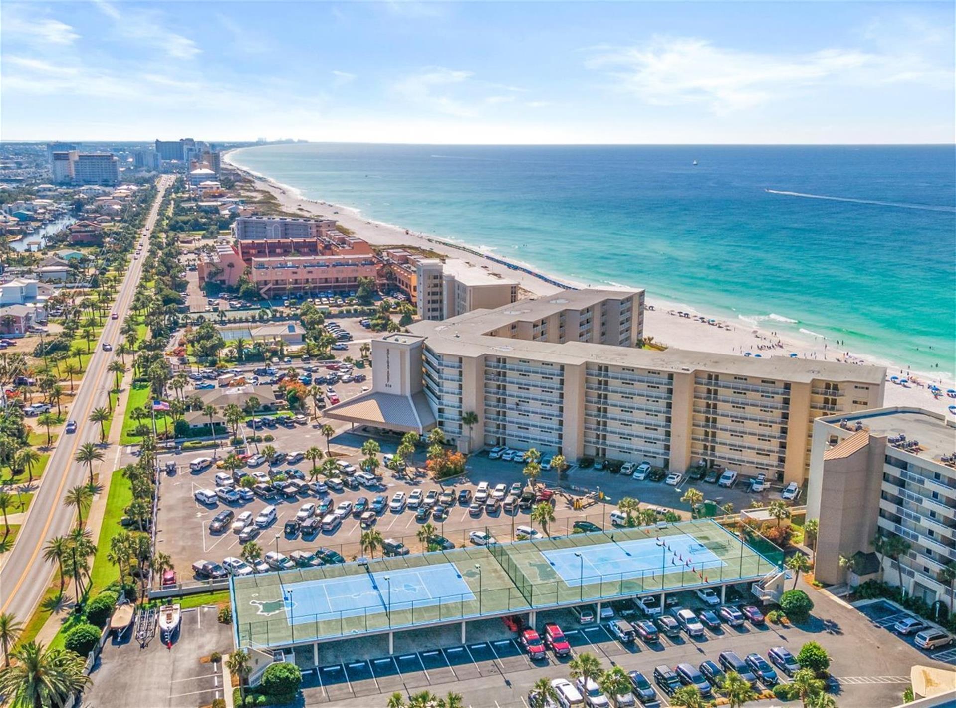 HOLIDAY SURF & RACQUET CLUB - Residential