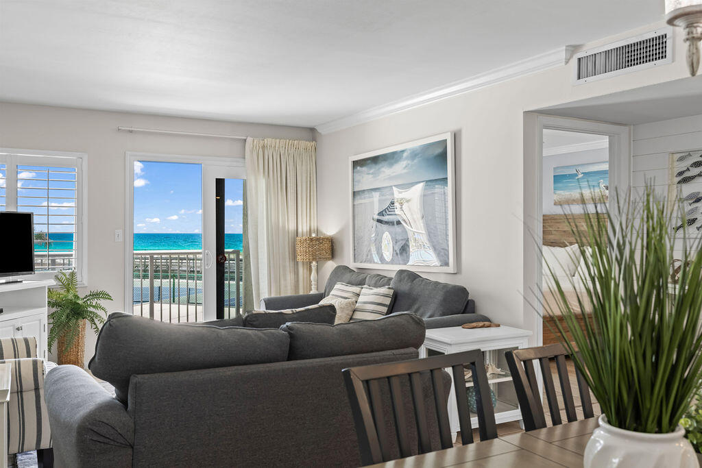 HOLIDAY SURF & RACQUET CLUB - Residential