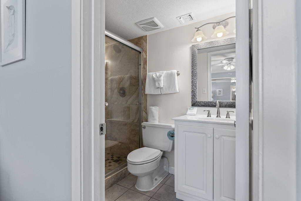 HOLIDAY SURF & RACQUET CLUB - Residential