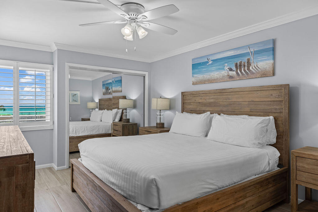 HOLIDAY SURF & RACQUET CLUB - Residential
