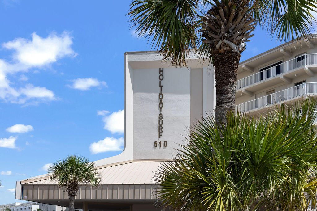HOLIDAY SURF & RACQUET CLUB - Residential