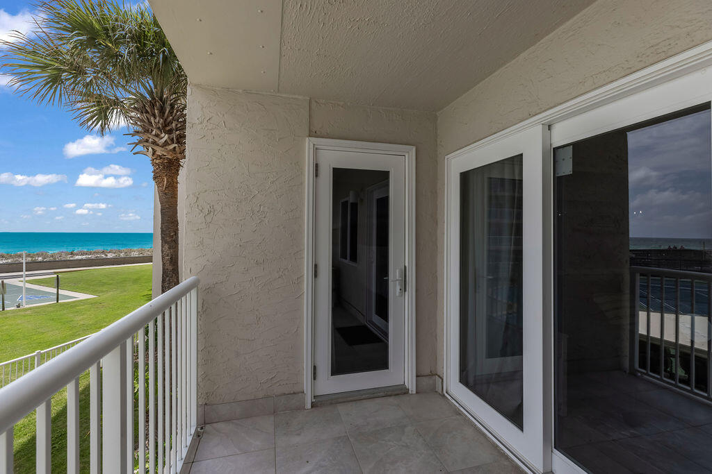 HOLIDAY SURF & RACQUET CLUB - Residential