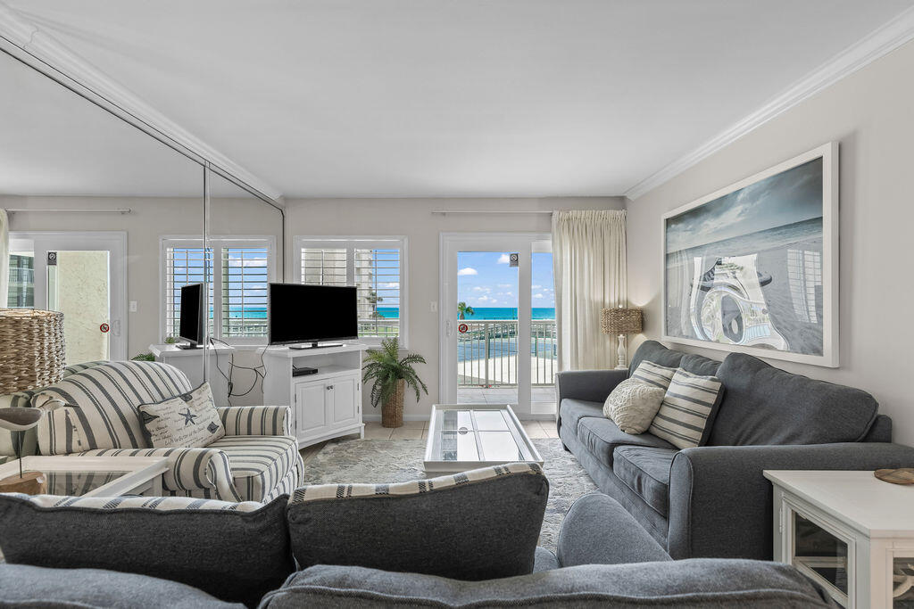 HOLIDAY SURF & RACQUET CLUB - Residential