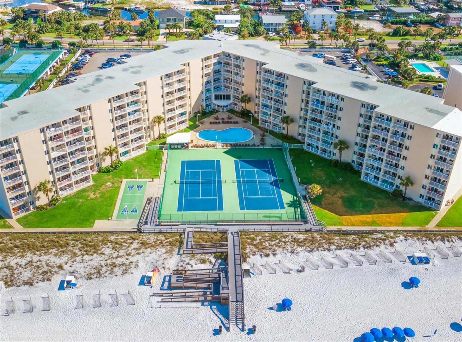 HOLIDAY SURF & RACQUET CLUB - Residential