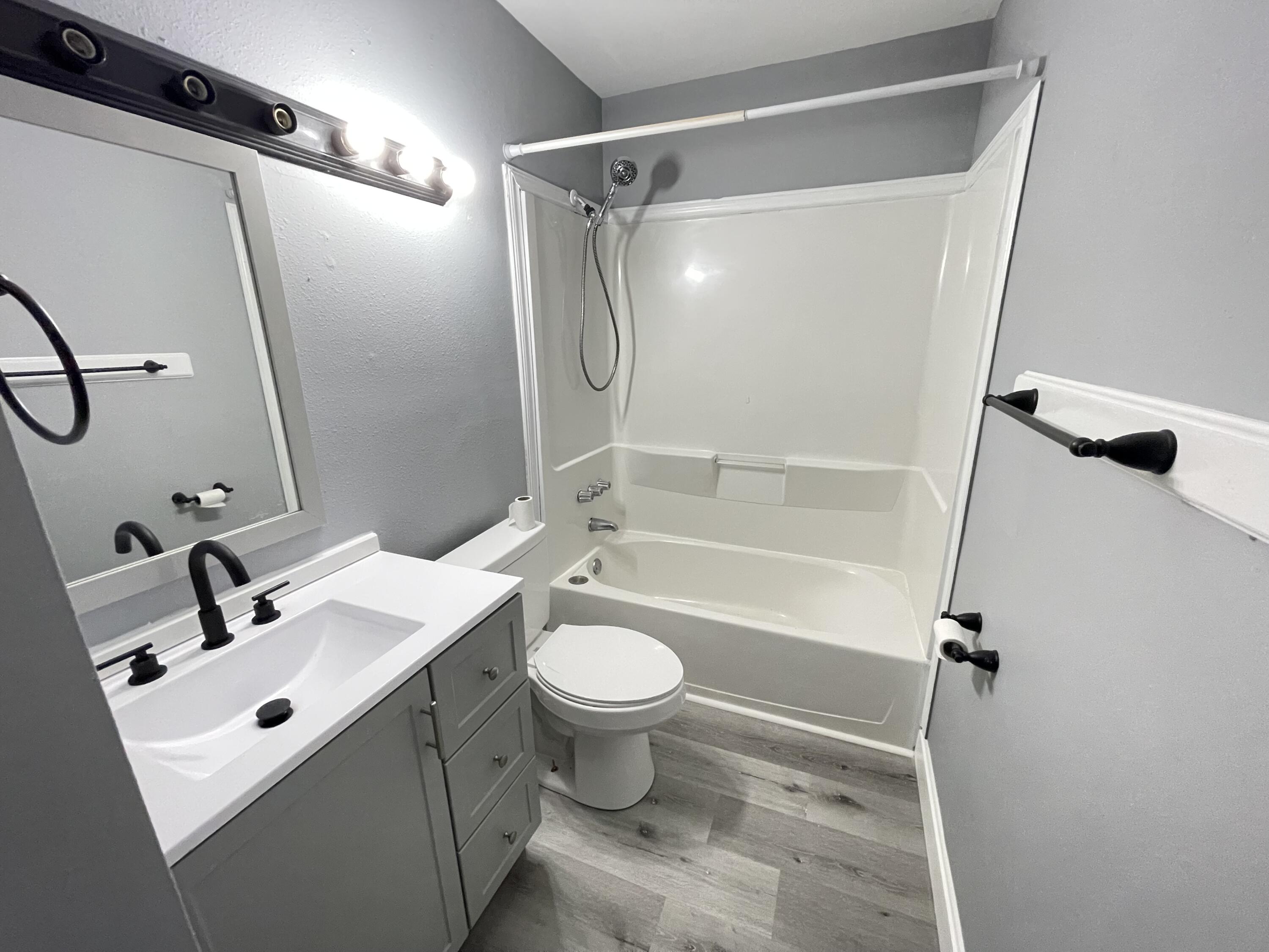 PALM ESTATES UNIT 3 - Residential Lease