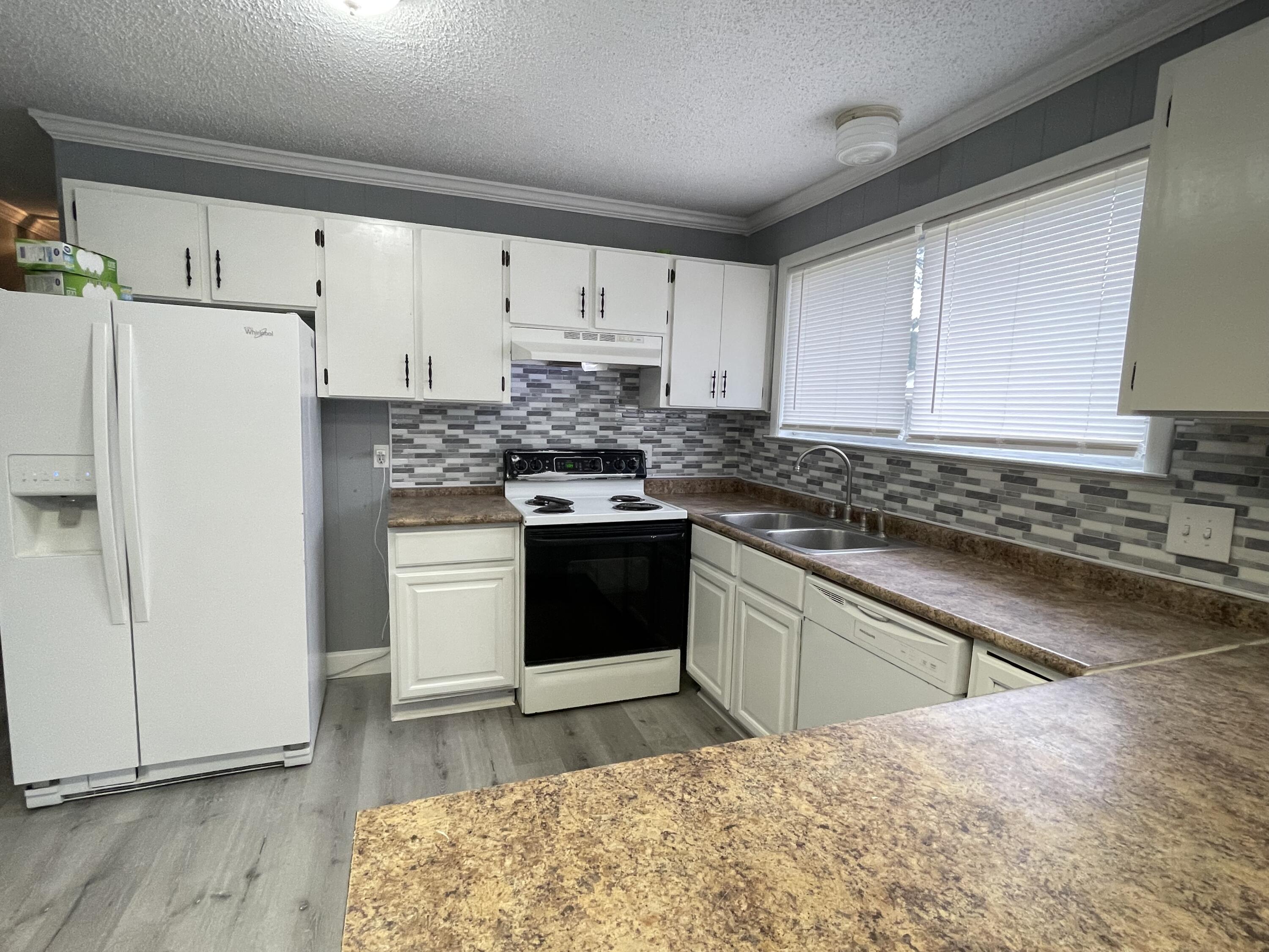 PALM ESTATES UNIT 3 - Residential Lease