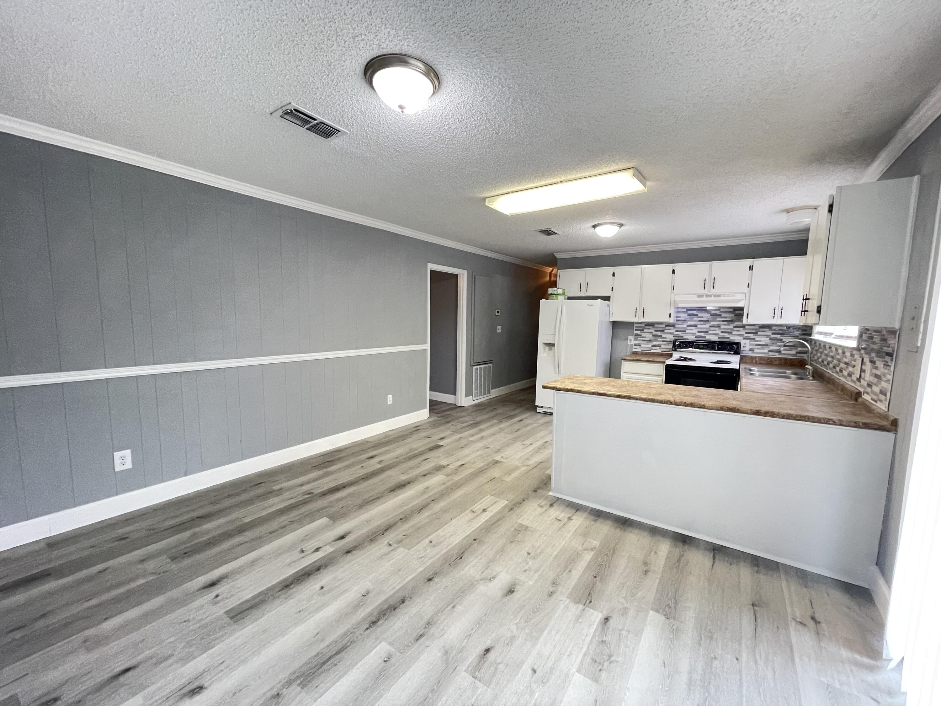 PALM ESTATES UNIT 3 - Residential Lease