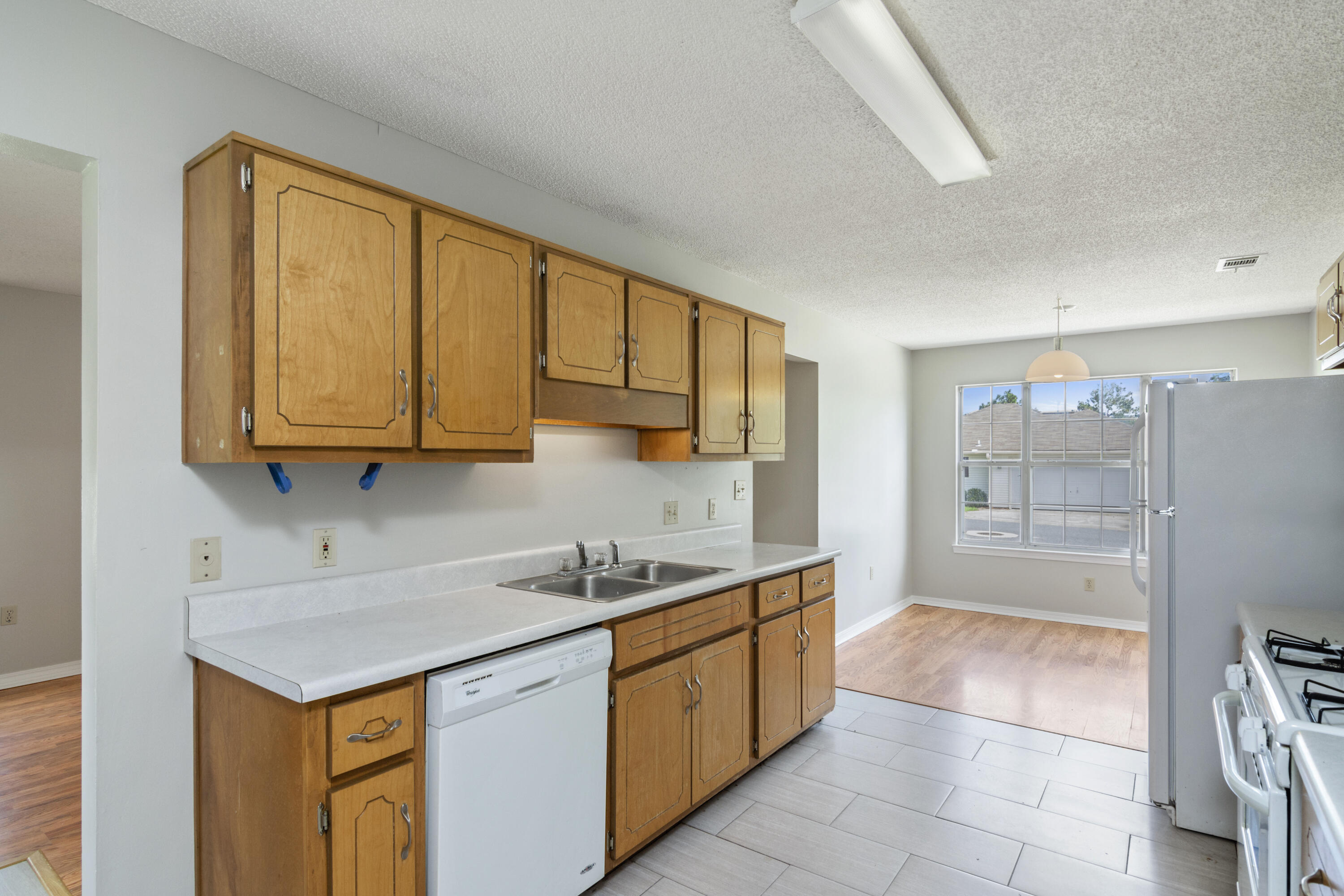 SOUTHVIEW ESTATES - Residential Lease