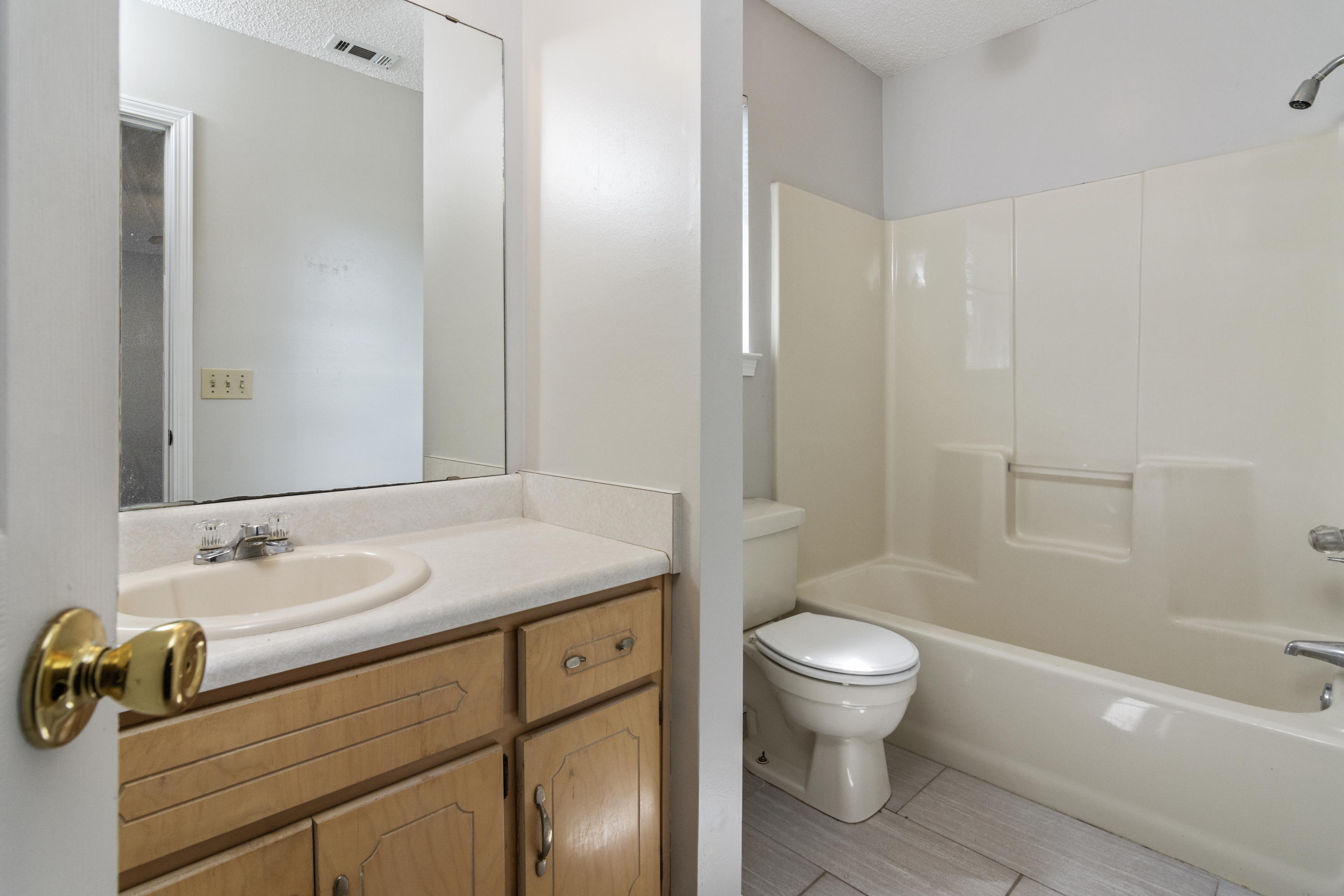 SOUTHVIEW ESTATES - Residential Lease