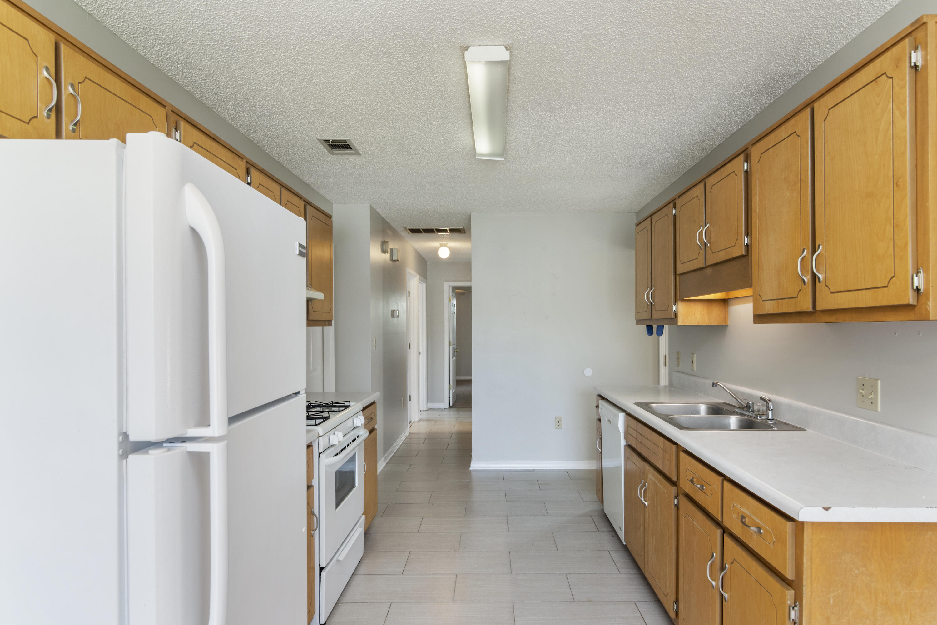 SOUTHVIEW ESTATES - Residential Lease