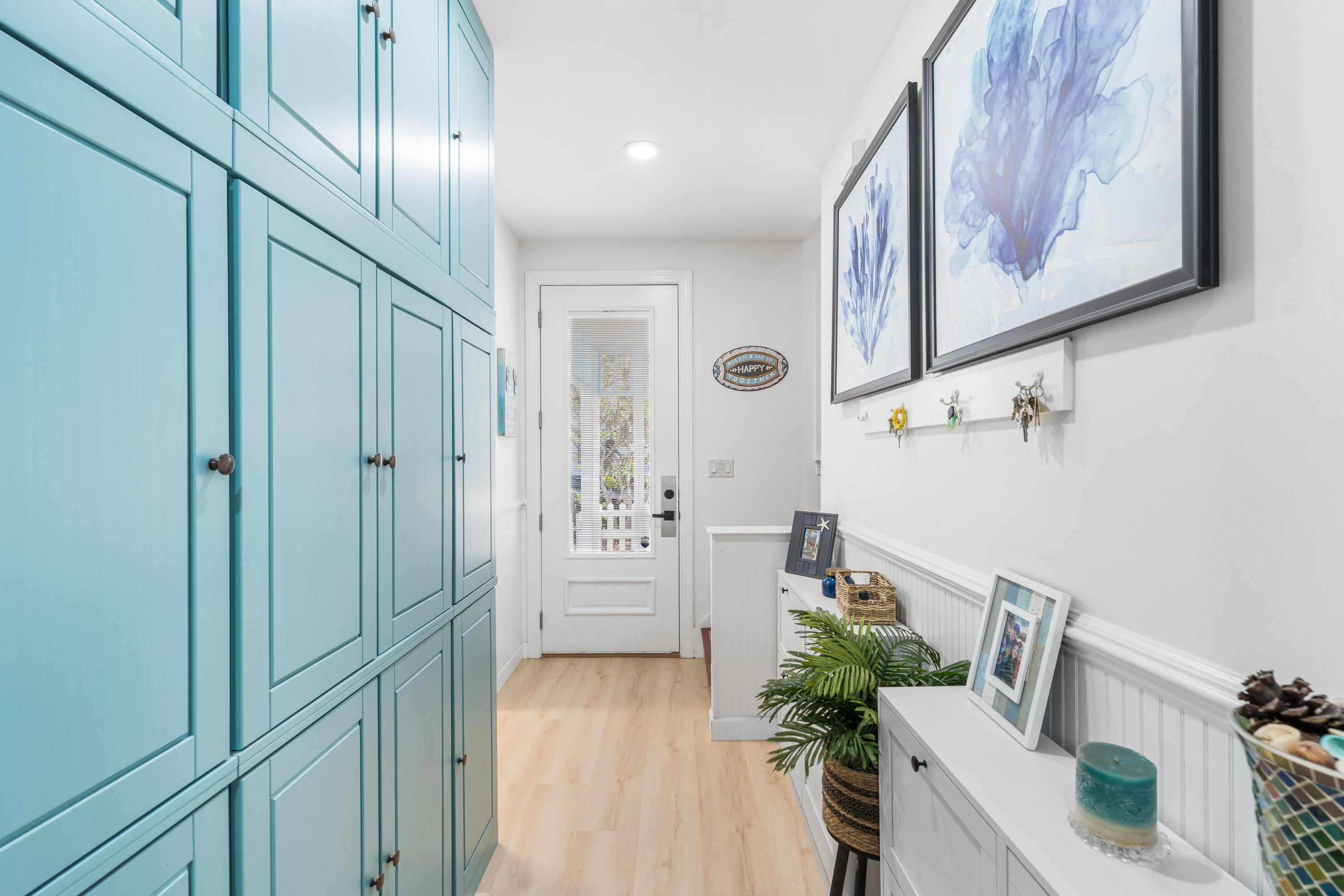 CRYSTAL LAKE - Residential