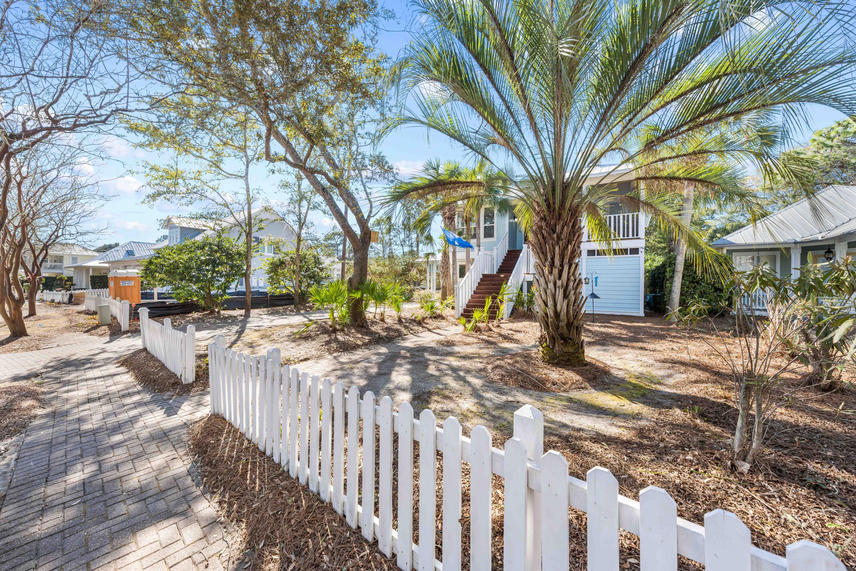 CRYSTAL LAKE - Residential