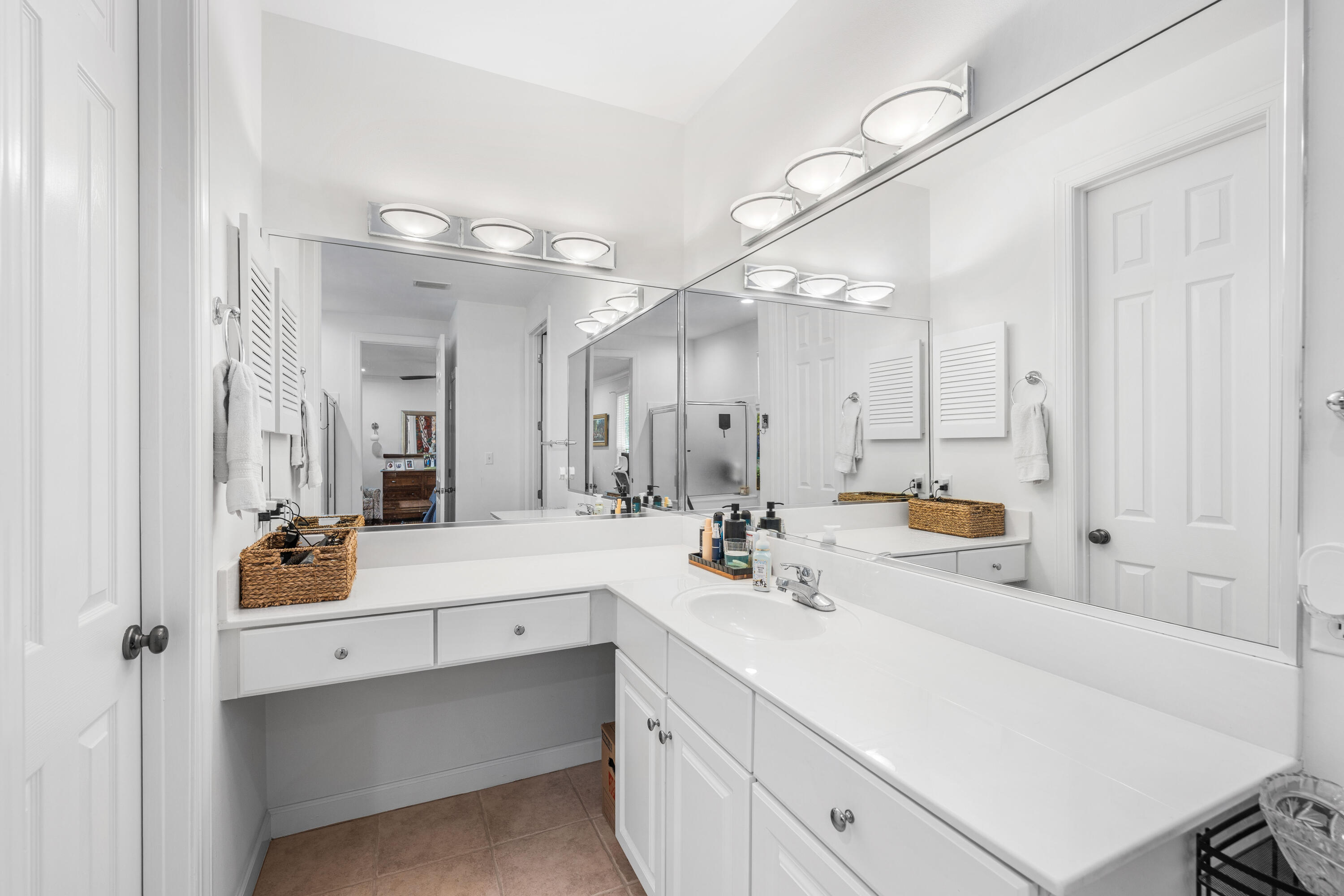 CRYSTAL LAKE - Residential