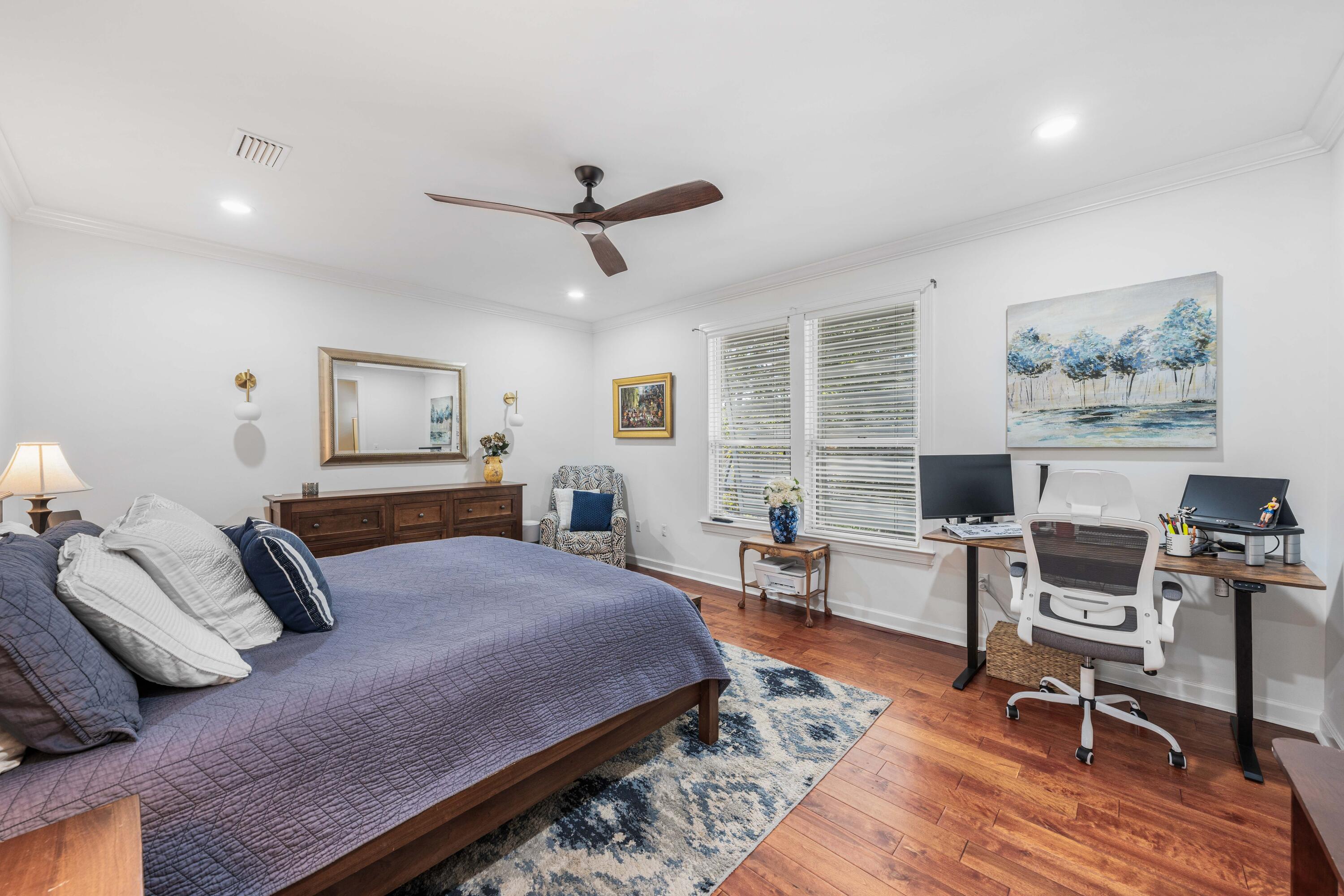 CRYSTAL LAKE - Residential