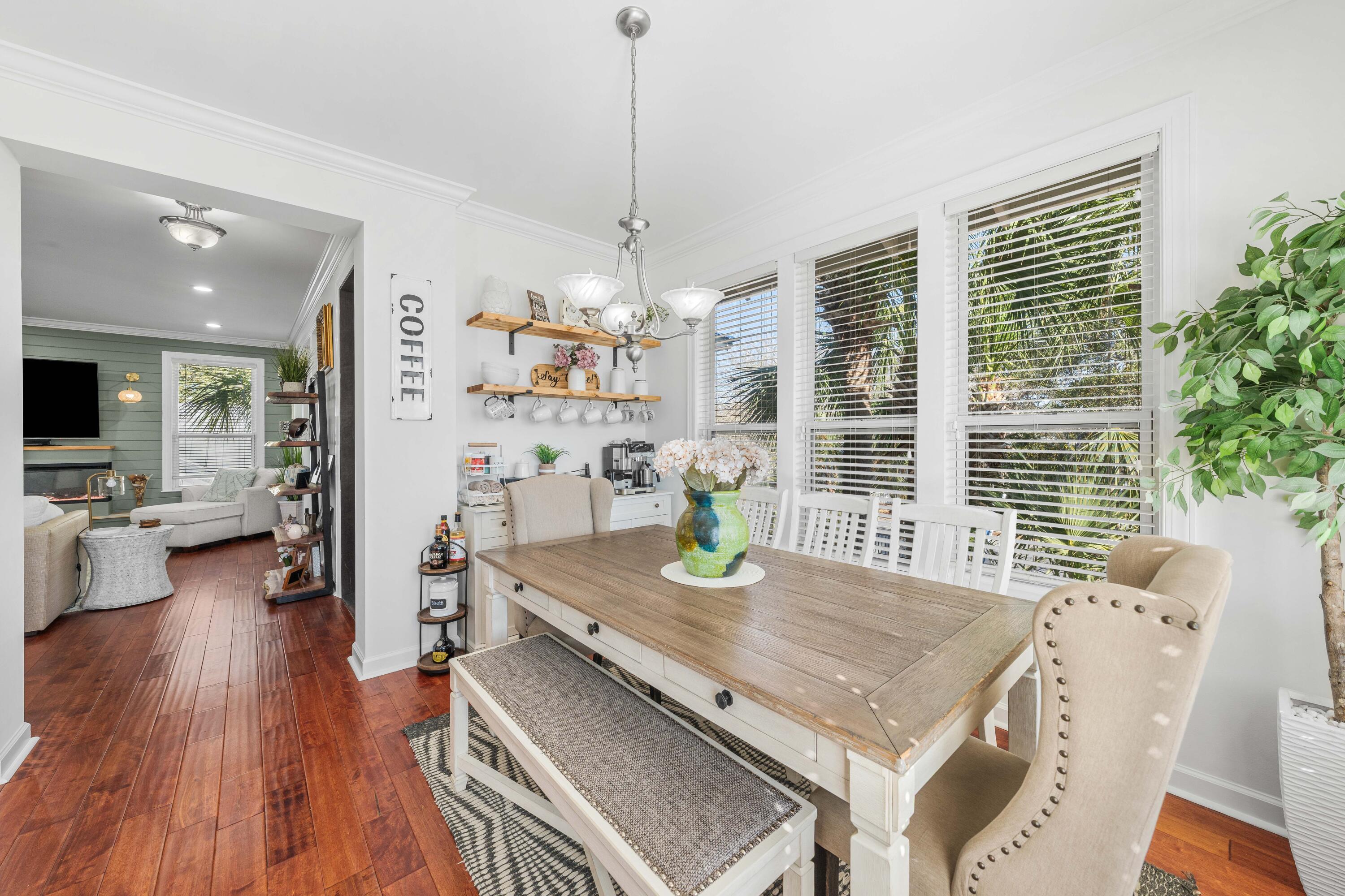 CRYSTAL LAKE - Residential