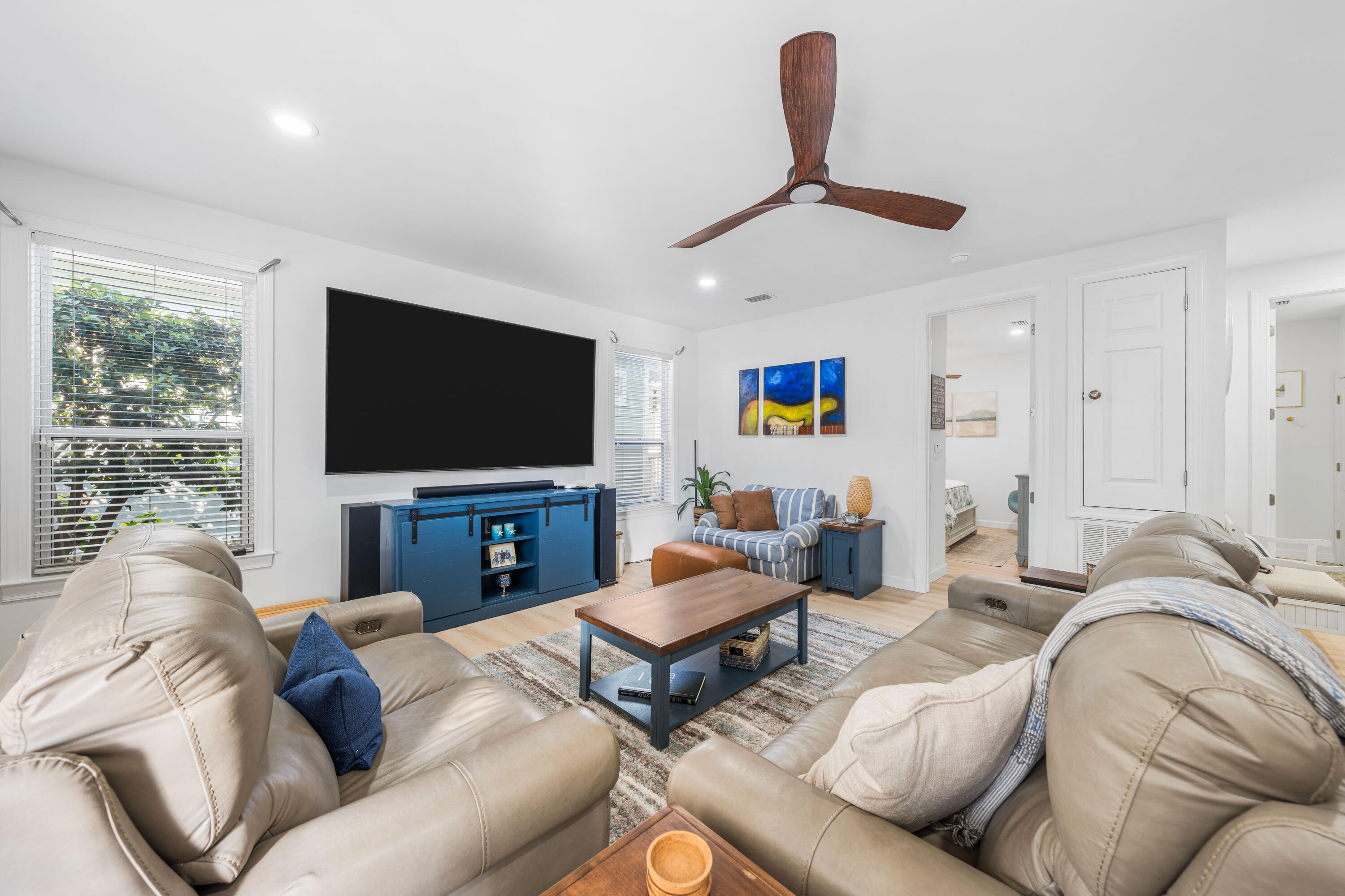 CRYSTAL LAKE - Residential