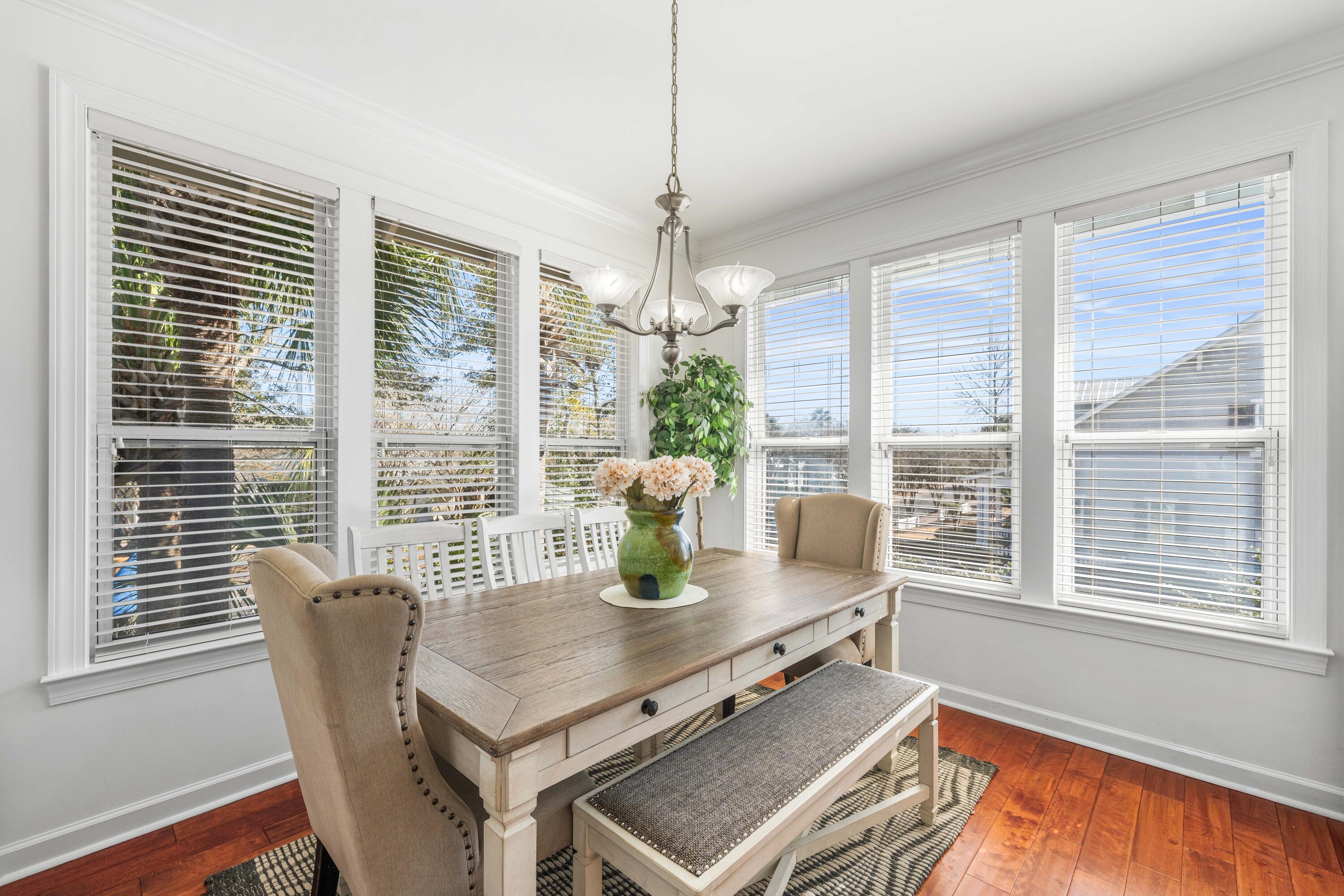 CRYSTAL LAKE - Residential