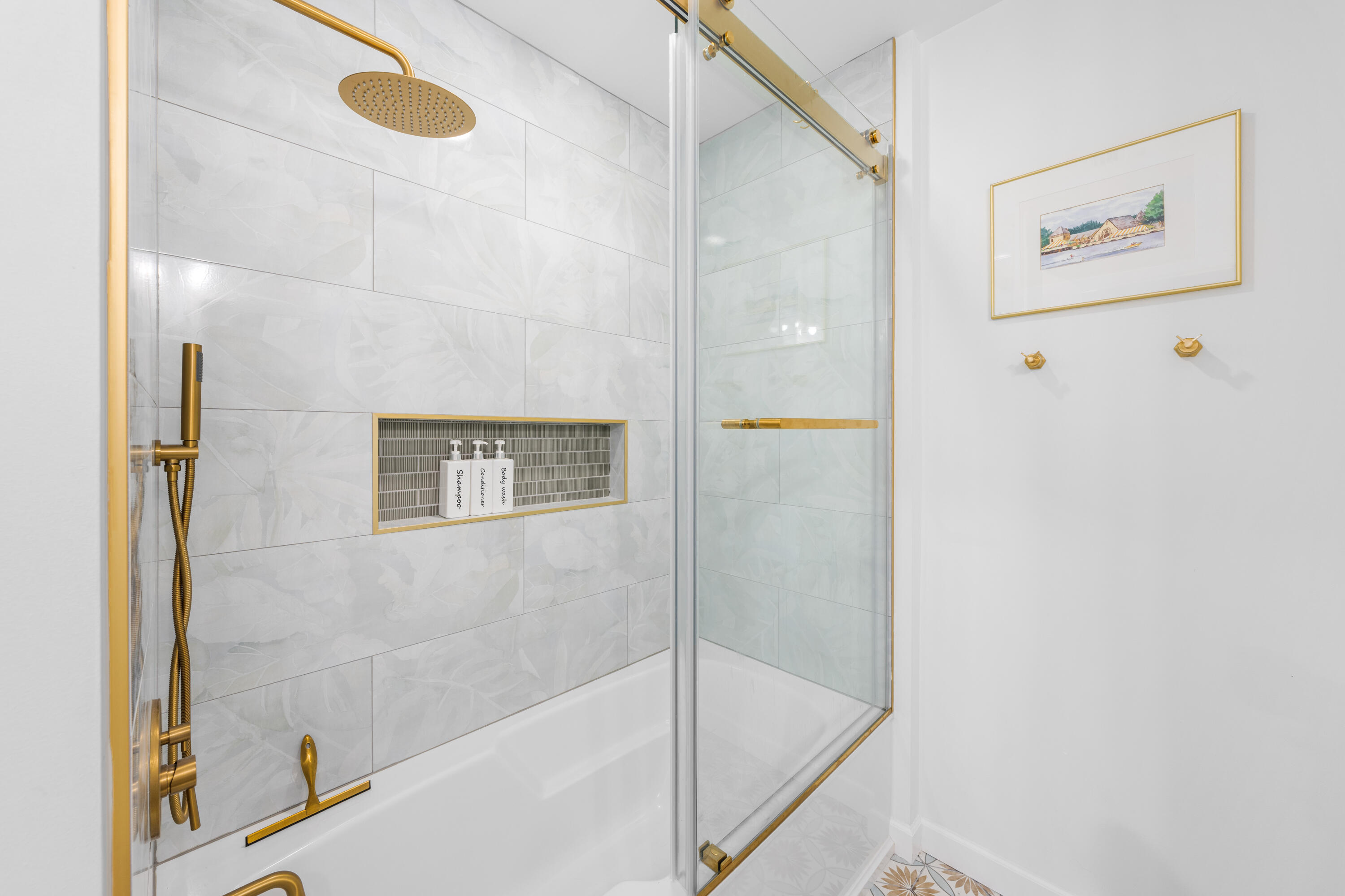 CRYSTAL LAKE - Residential