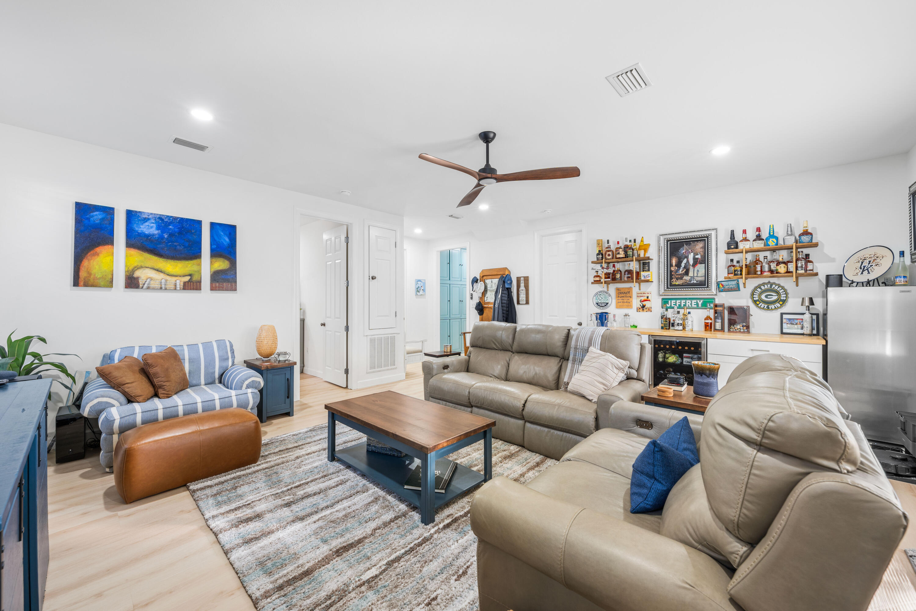 CRYSTAL LAKE - Residential