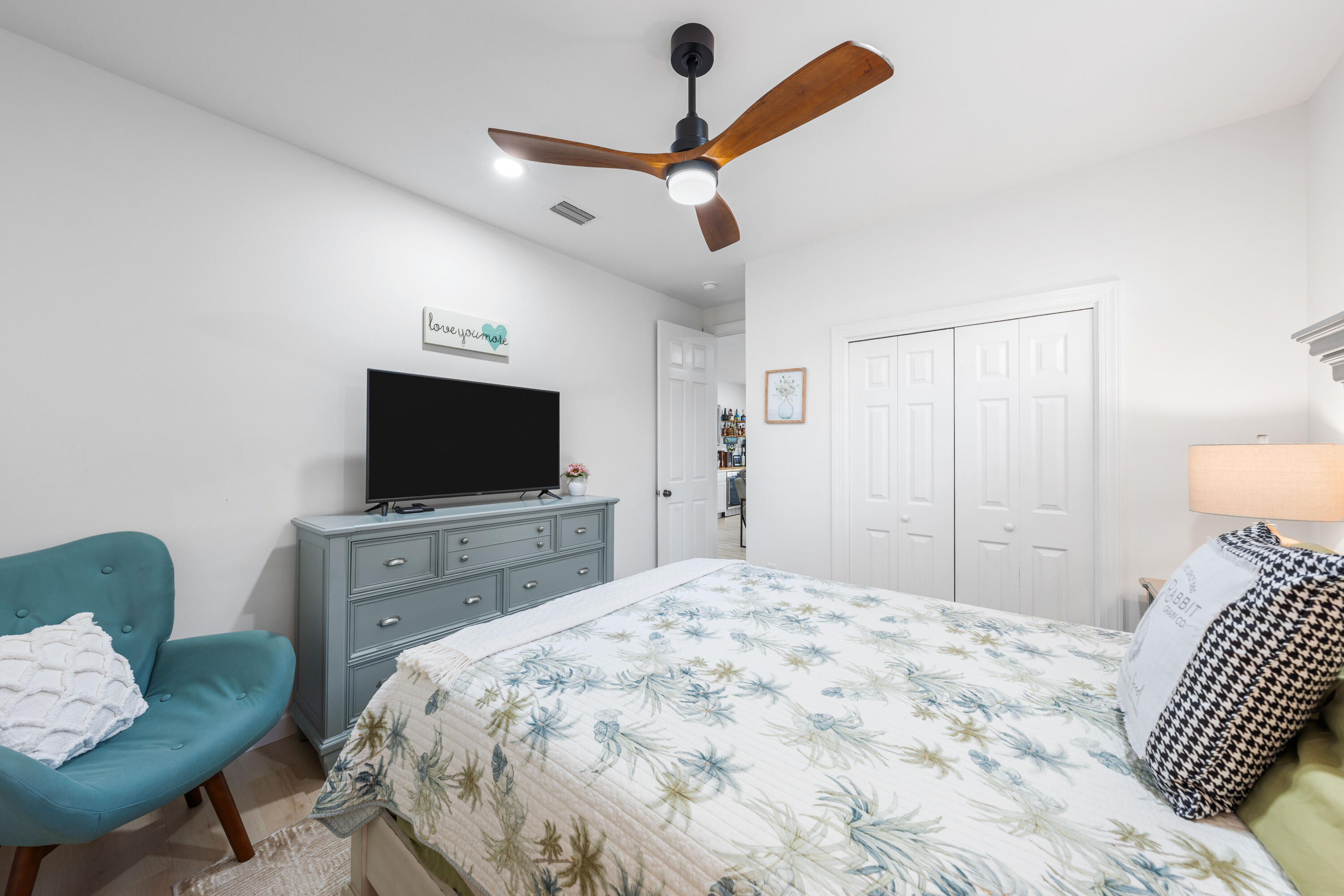 CRYSTAL LAKE - Residential