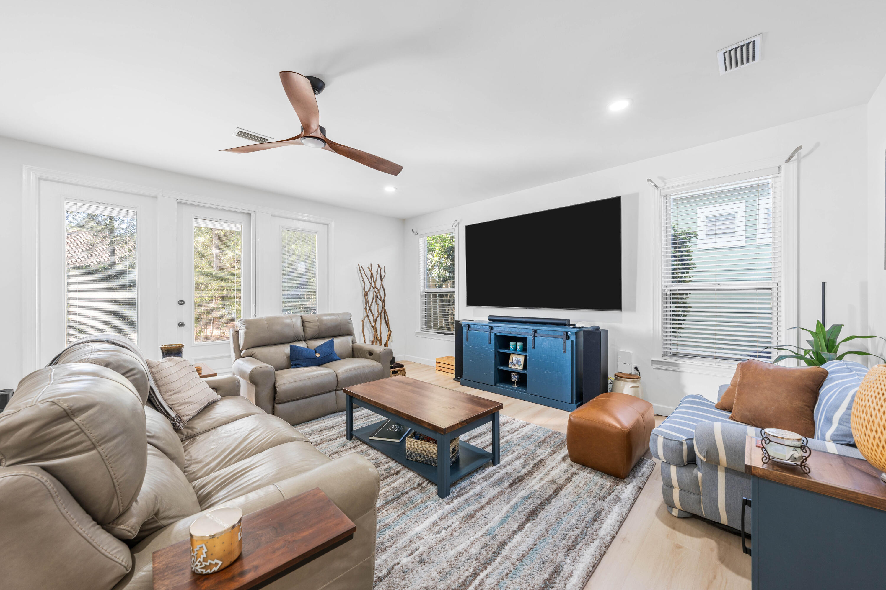 CRYSTAL LAKE - Residential