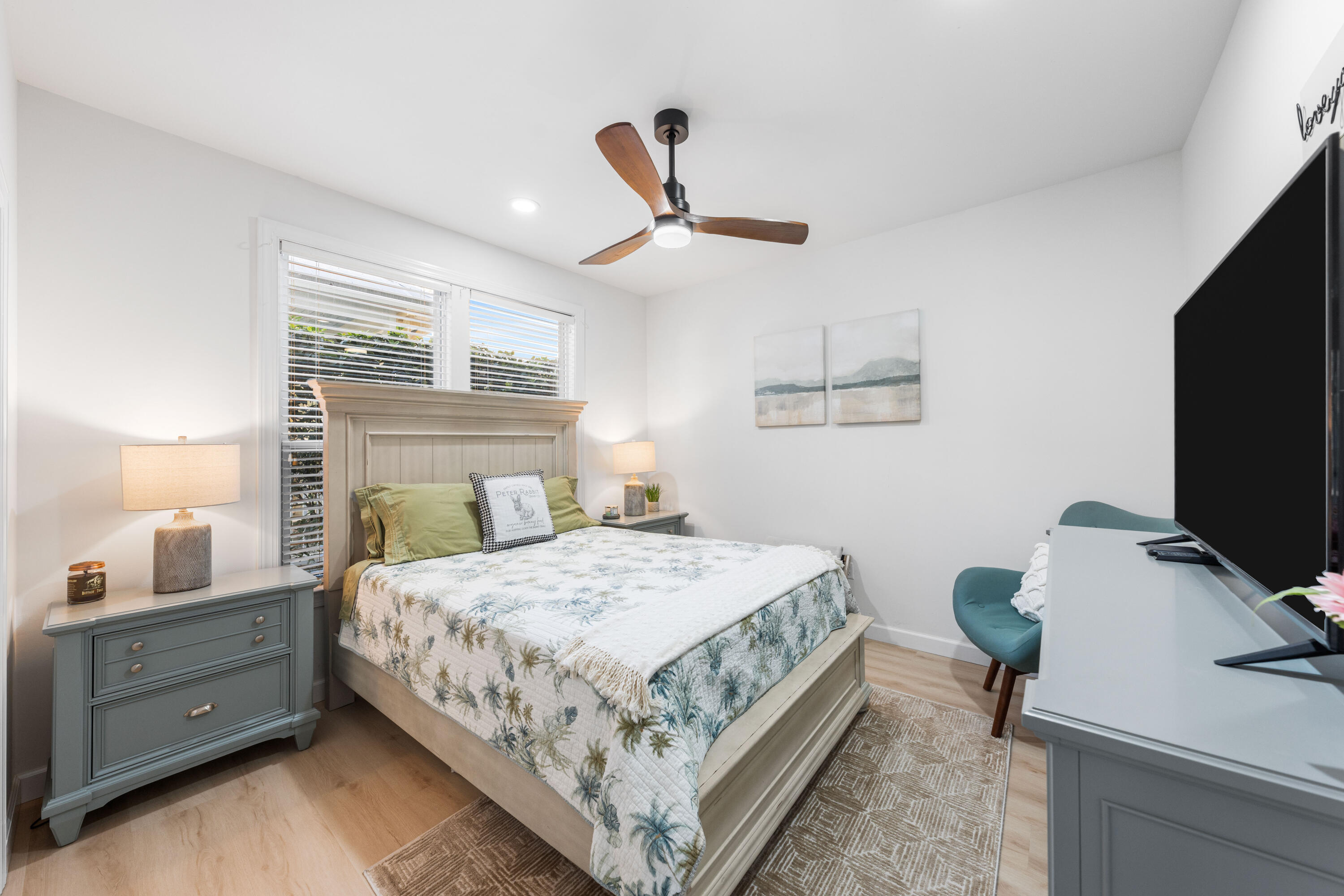 CRYSTAL LAKE - Residential