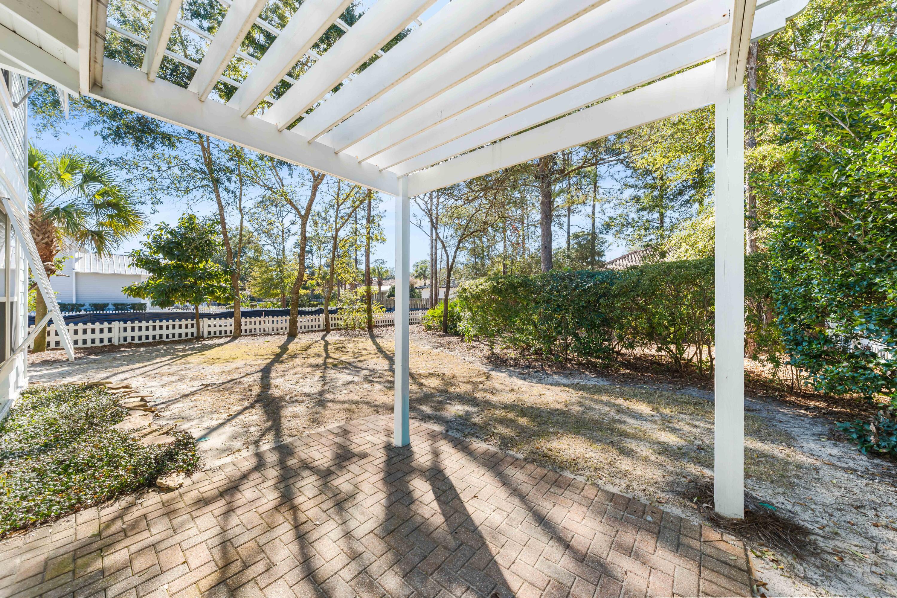 CRYSTAL LAKE - Residential