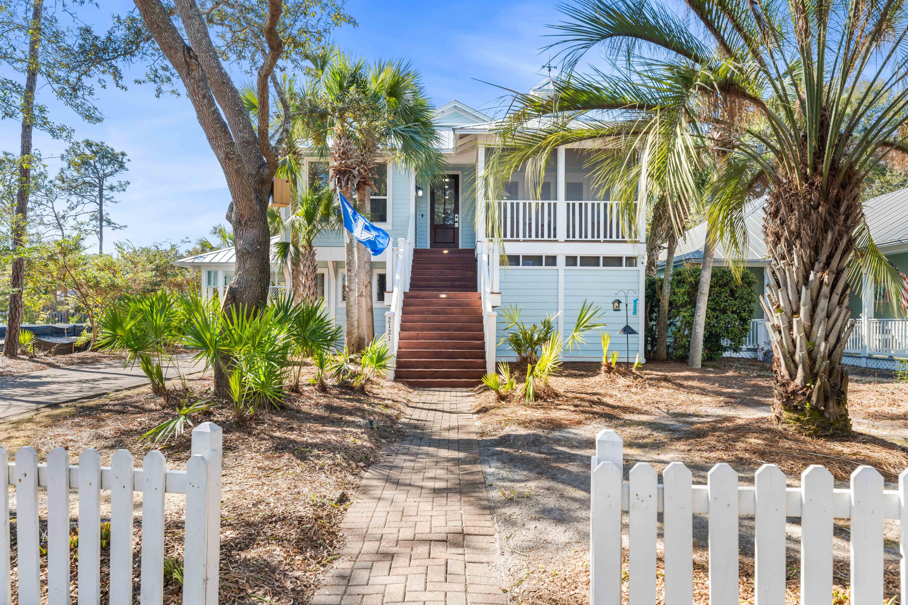 CRYSTAL LAKE - Residential