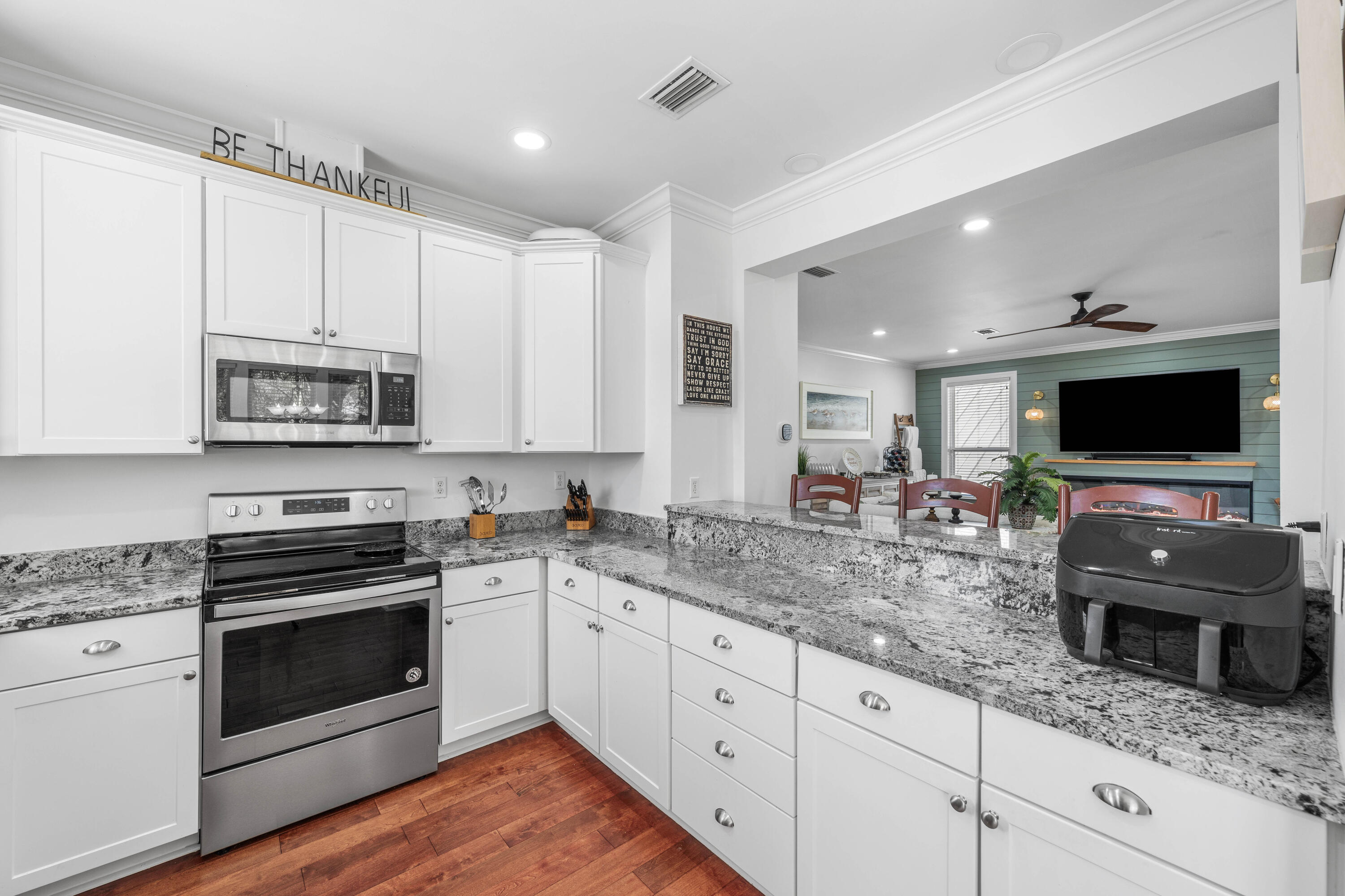 CRYSTAL LAKE - Residential