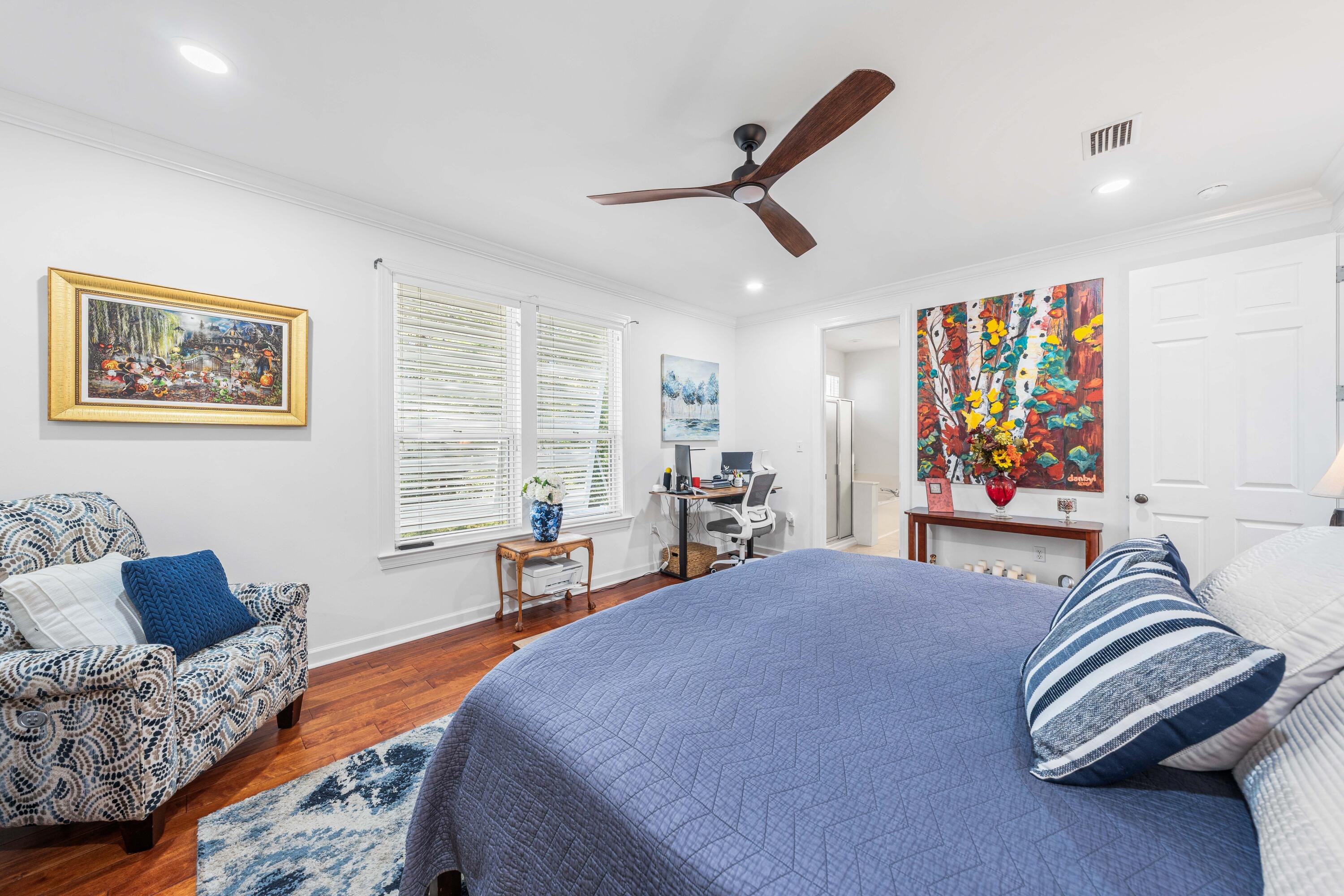 CRYSTAL LAKE - Residential