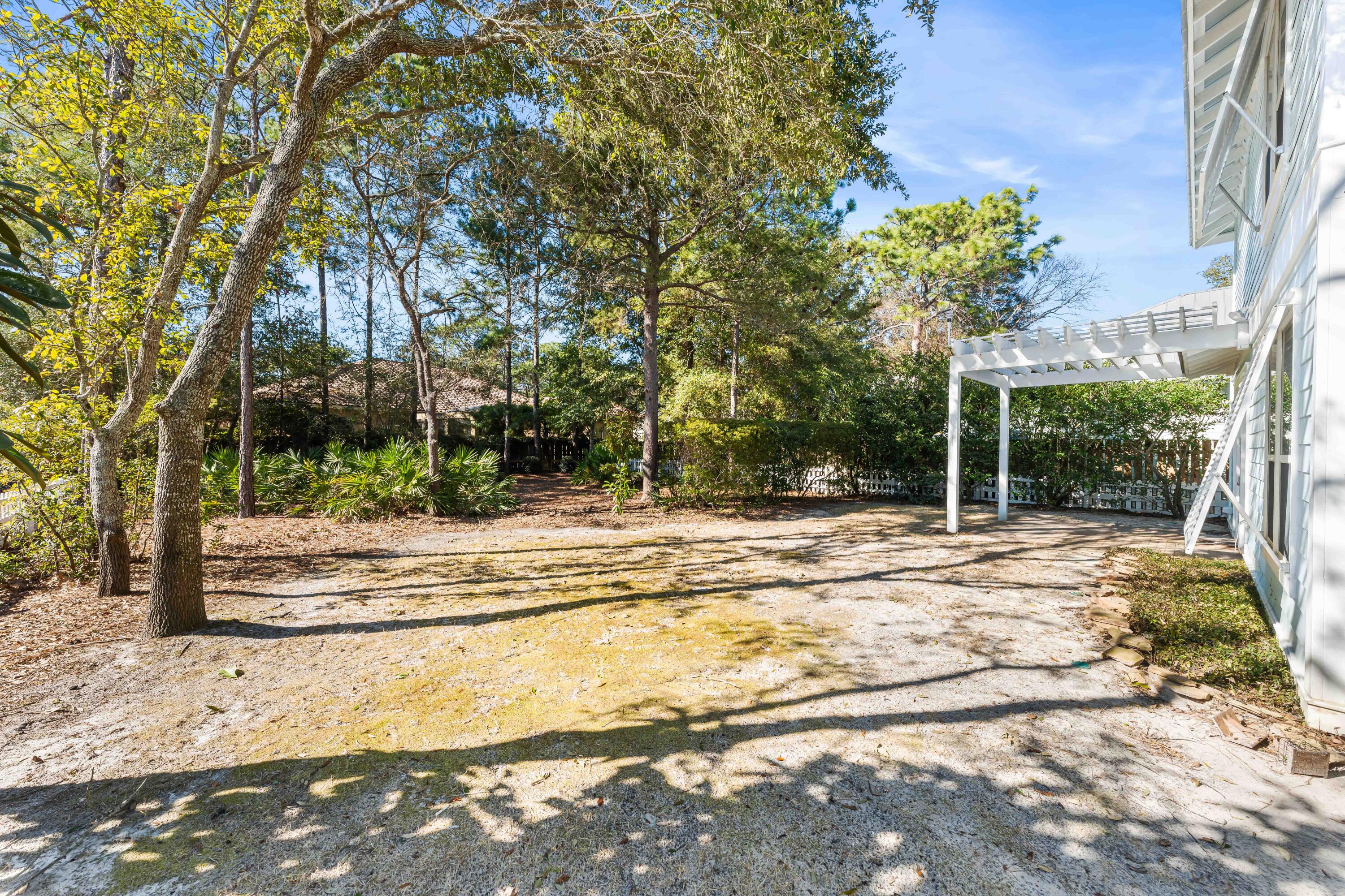 CRYSTAL LAKE - Residential