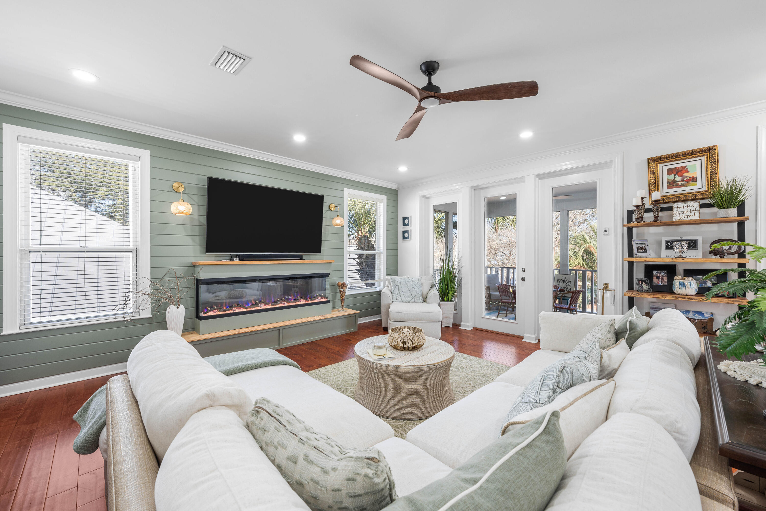 CRYSTAL LAKE - Residential