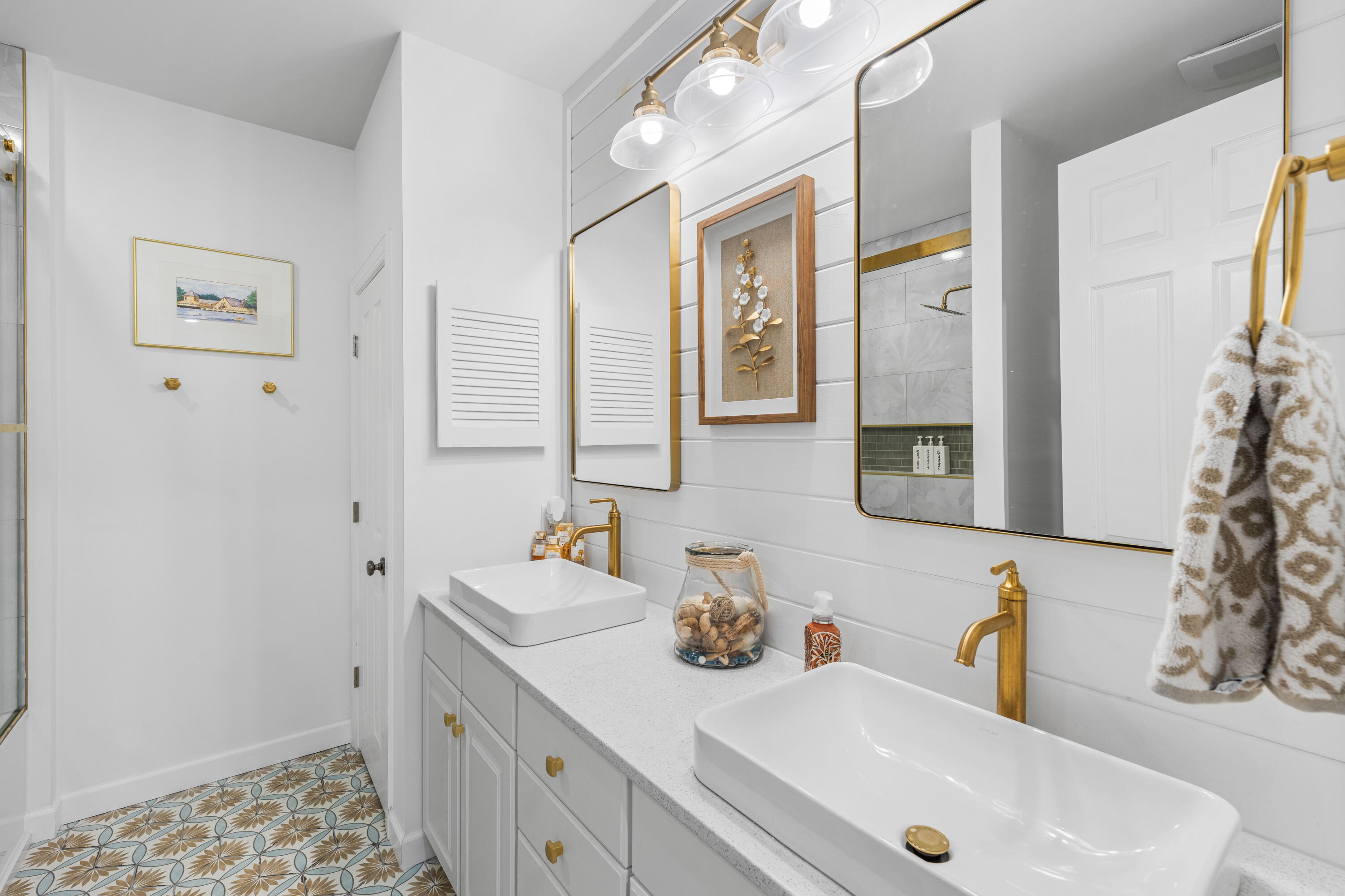 CRYSTAL LAKE - Residential