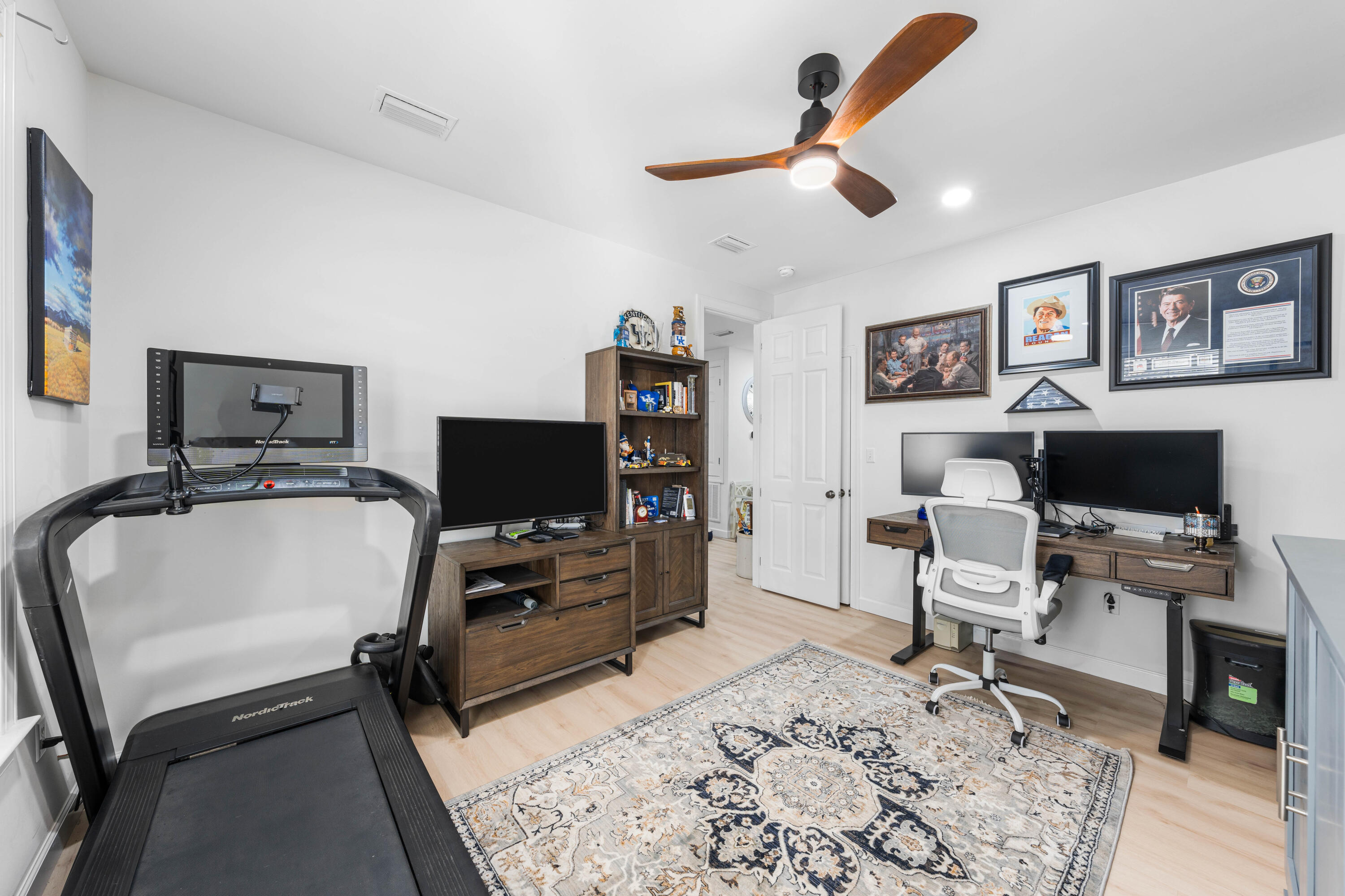 CRYSTAL LAKE - Residential