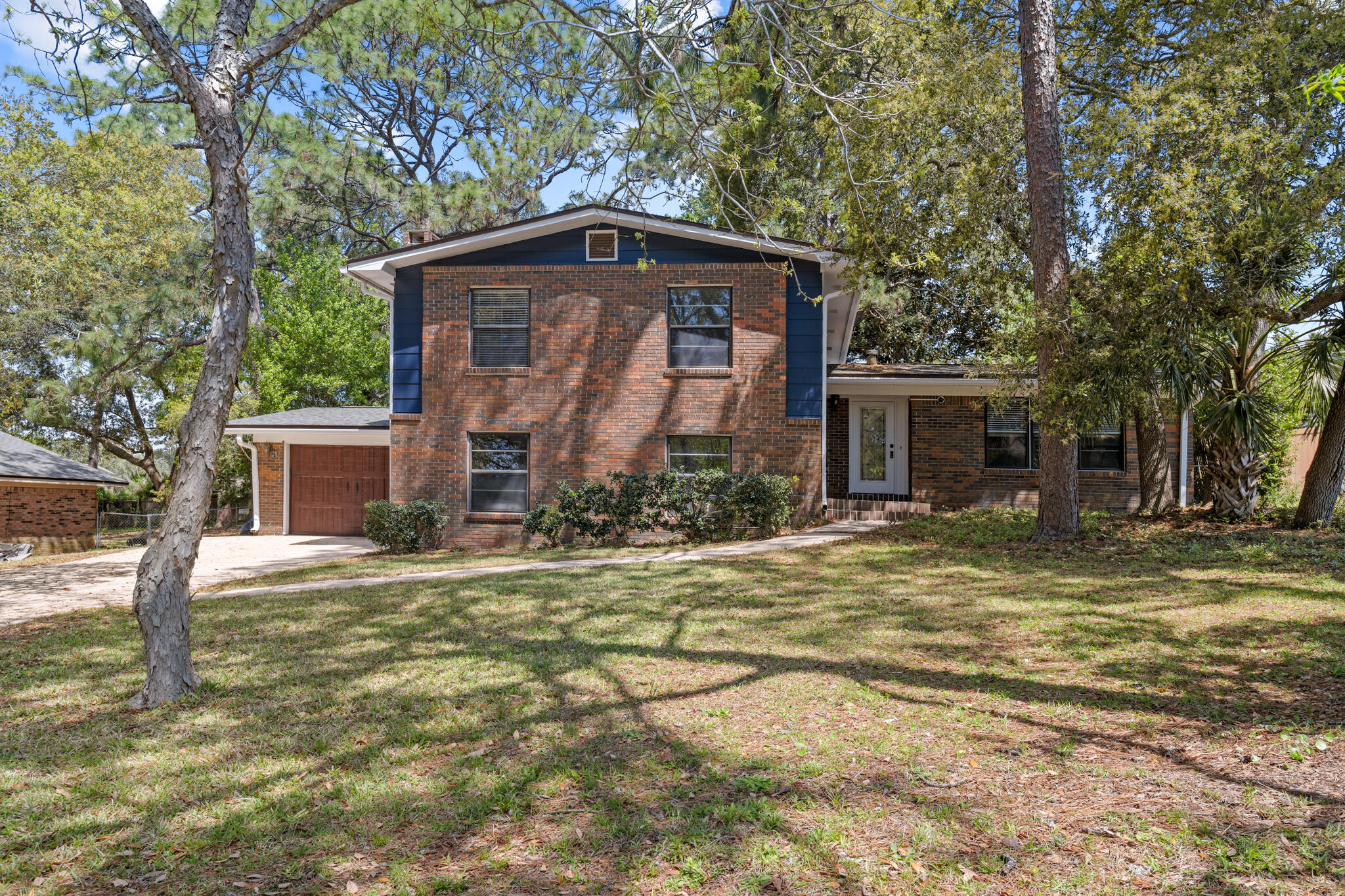 Come check out this awesome home in Poquito Bayou minutes away from the community boat ramp, docks and park!This home has 5 total bedrooms and 3 full bathrooms. 4 bedrooms are upstairs and there is 1 bedroom downstairs with sliding doors that lead out to a private deck. As you walk in, you can walk straight into the kitchen or to the right will be the living room space that then leads you to the formal dining room around the corner that also has sliding glass doors leading out to the large serene backyard. Downstairs features a huge family room/den complete with a fireplace that also leads to the garage.
