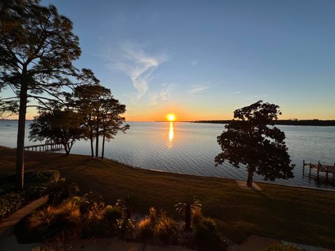 A home in Niceville