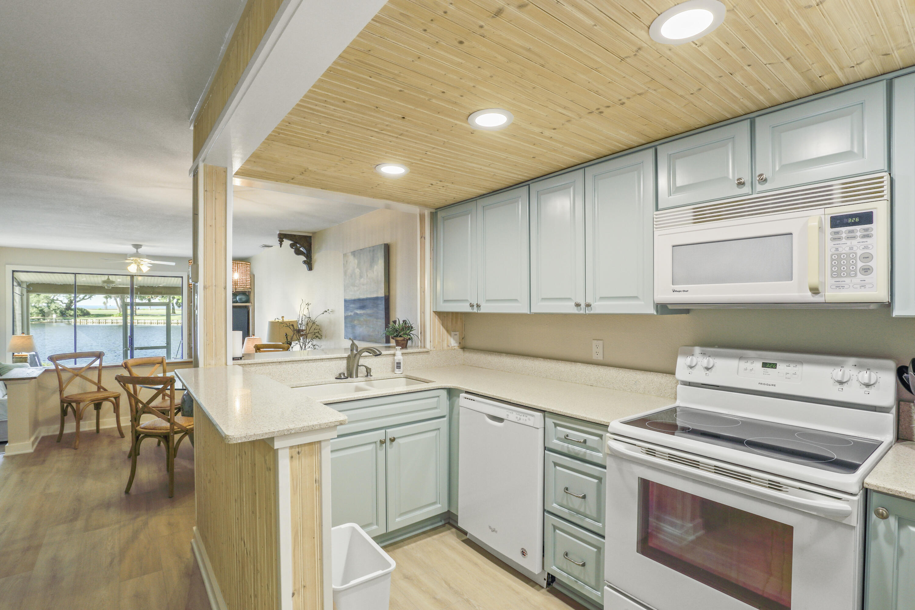 BAYOU VILLAGE CONDO PH 1 - Residential Lease