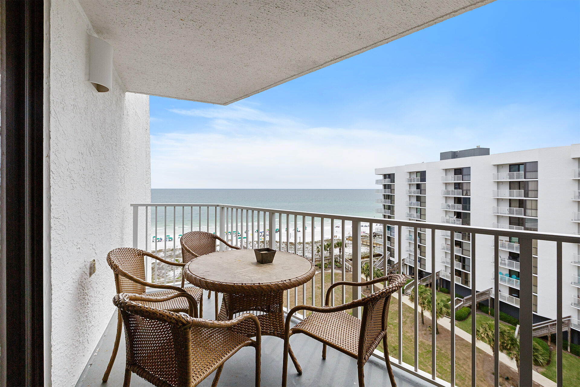 MAINSAIL CONDO PH 1 - Residential