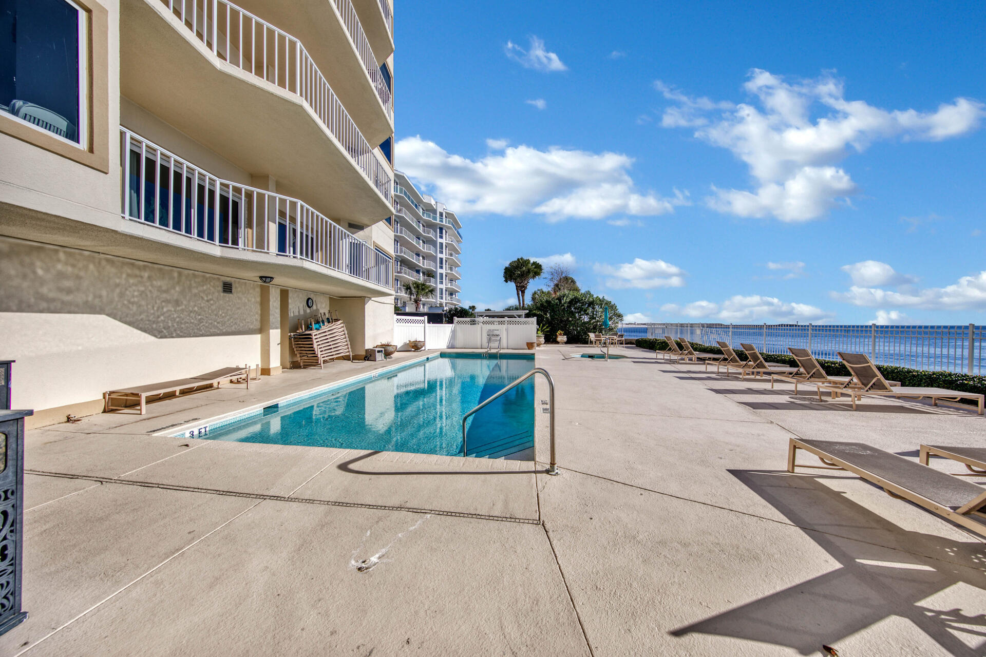WATERVIEW TOWERS YACHT CLUB - Residential